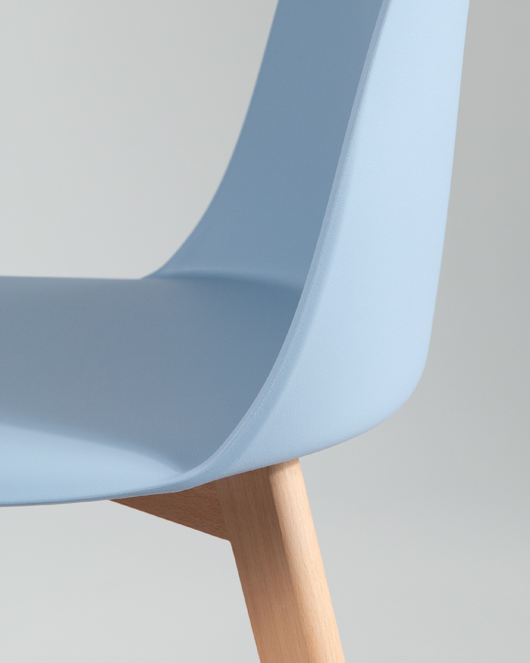 Miami chair with wooden legs and sky upholstery