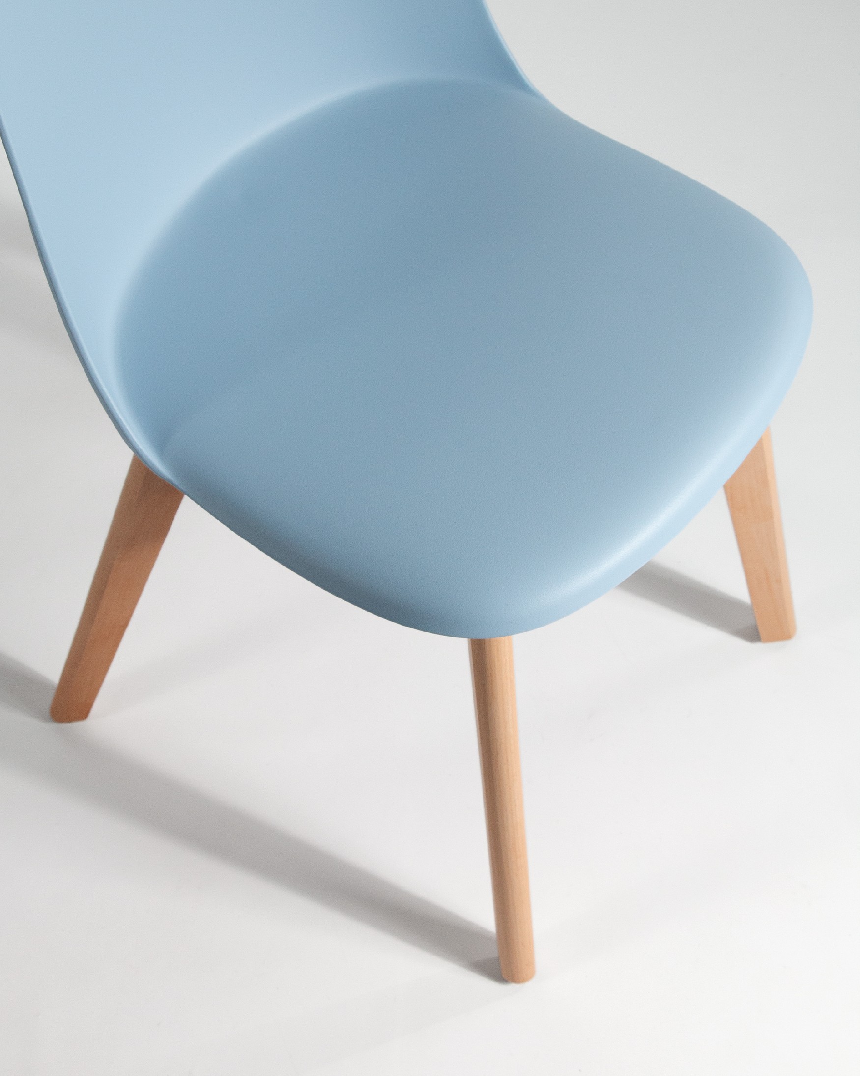 Miami chair with wooden legs and sky upholstery
