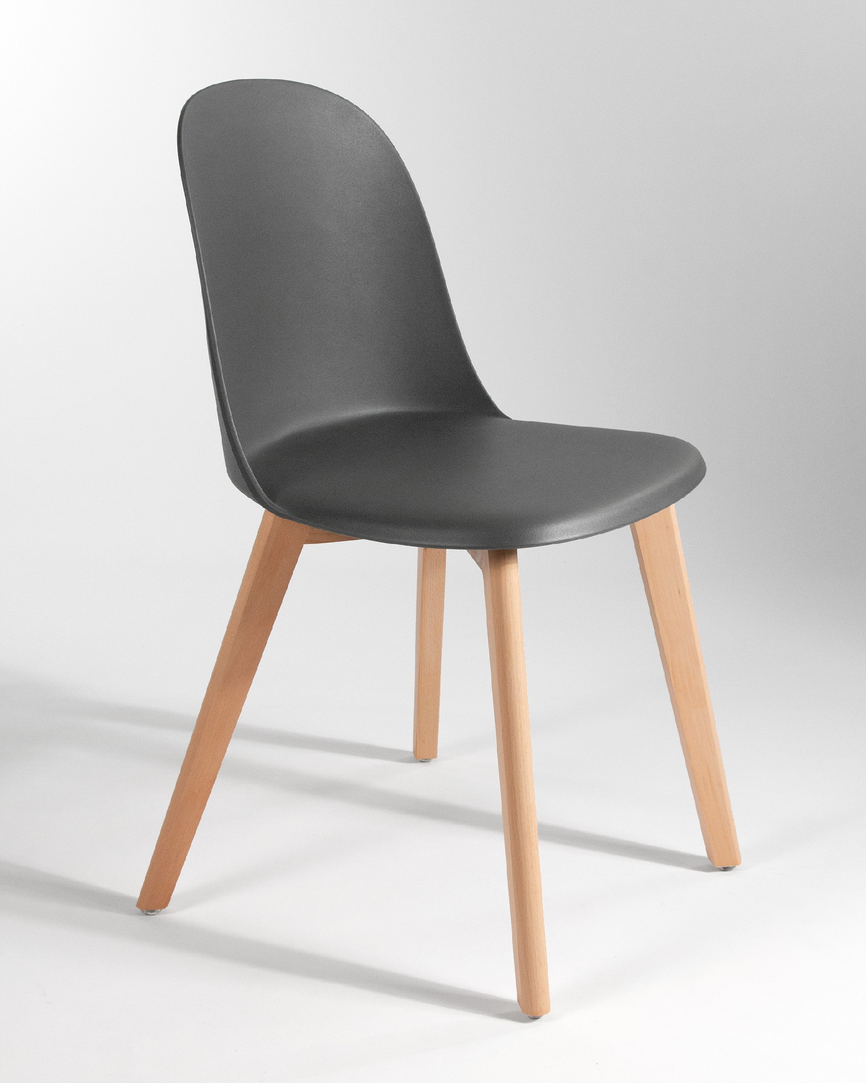 Silla Miami con patas de madera y tapizado grafito