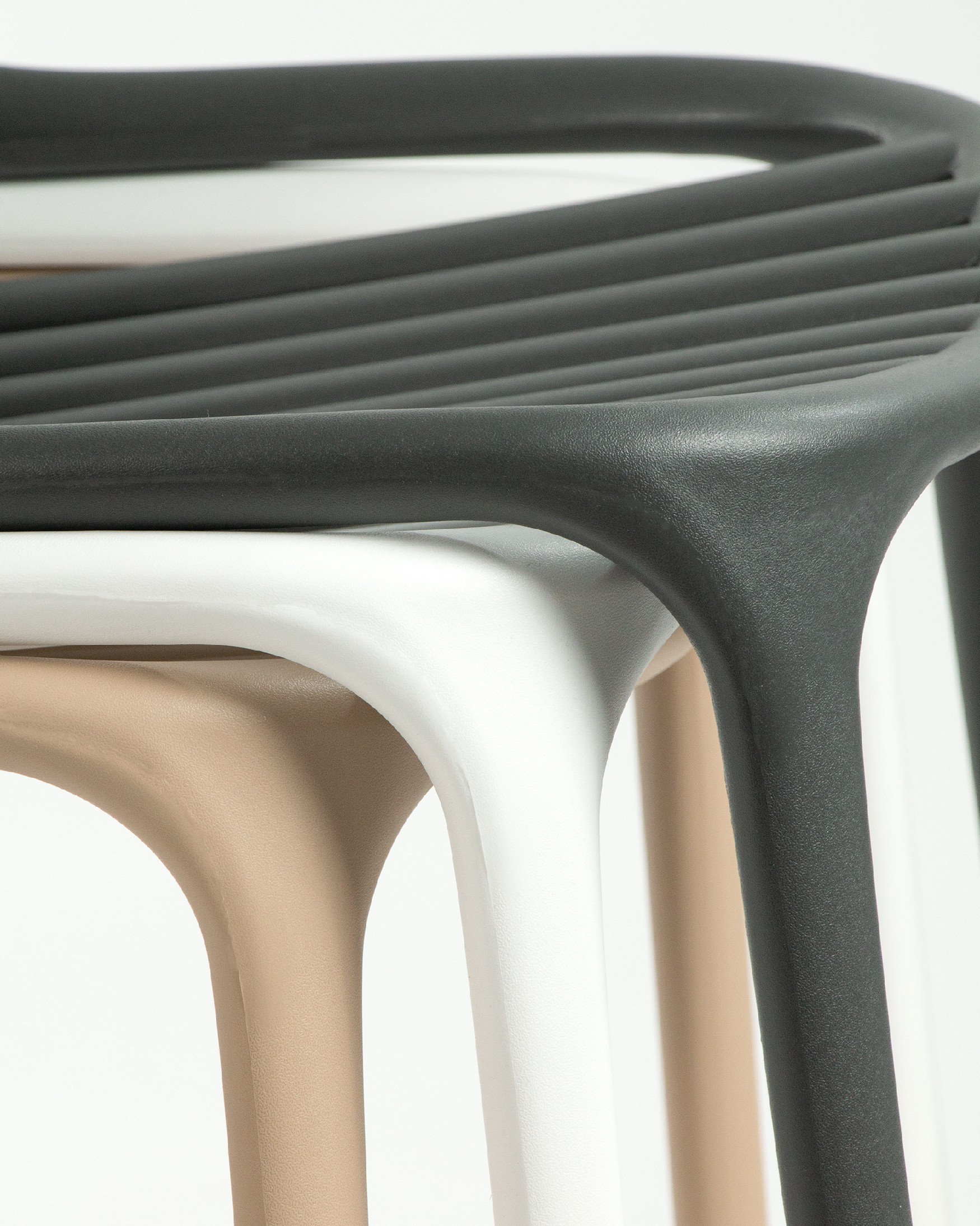 Chaise Milan en polypropylène graphite