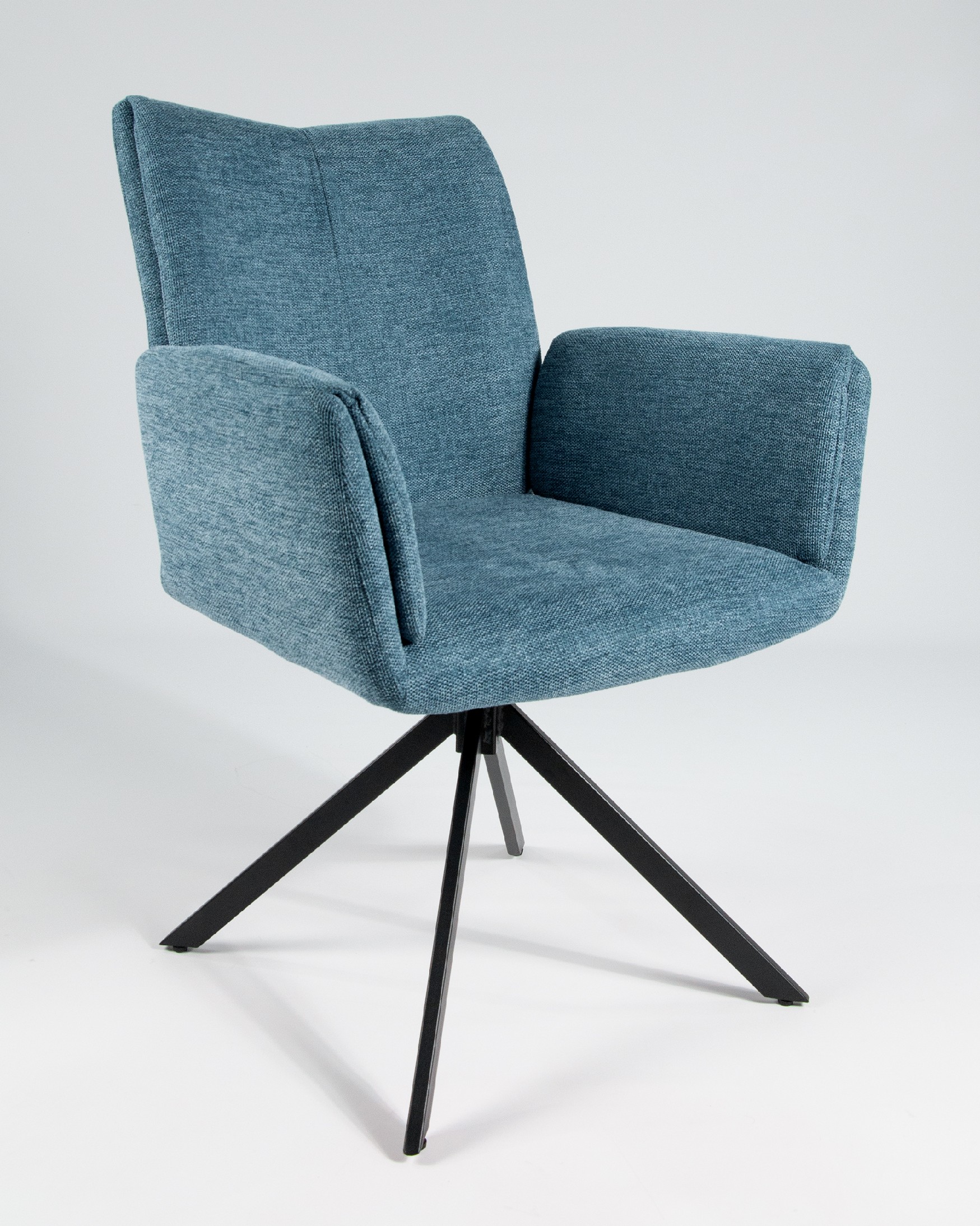 Silla Modena giratoria 180º con función return, tapizado azul y patas metálicas negras