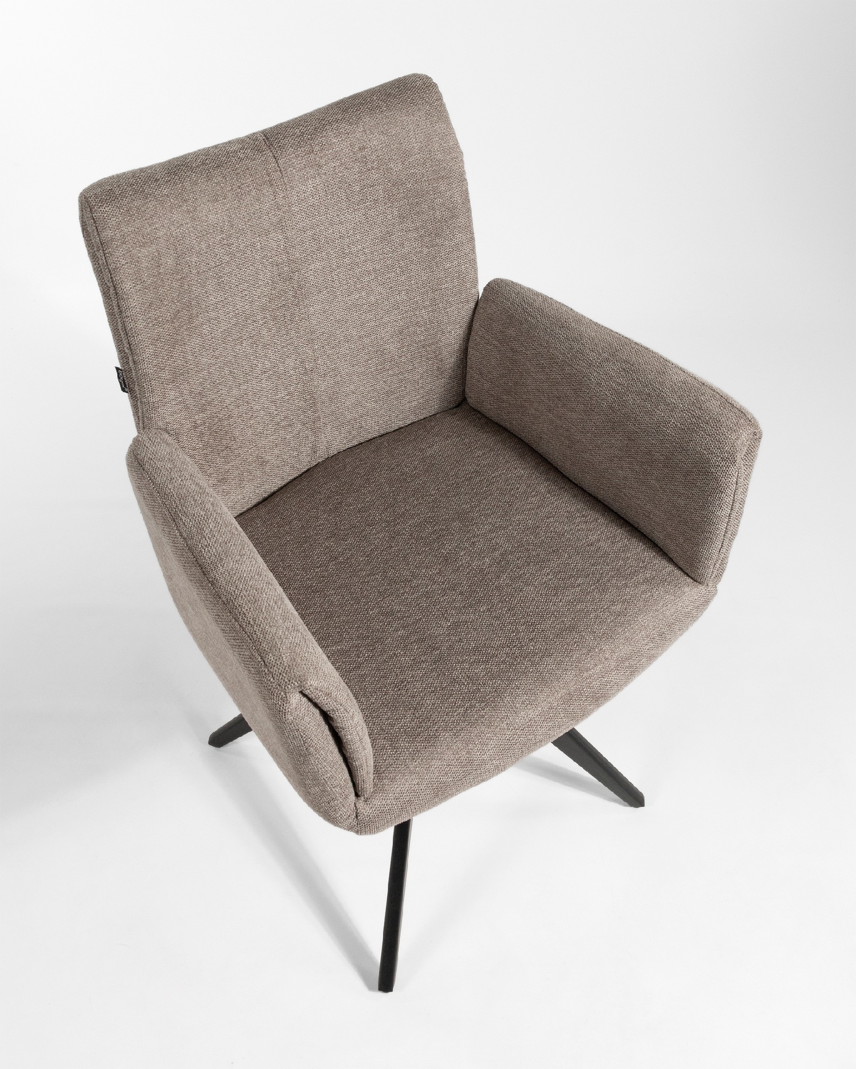 Silla Modena giratoria 180º con función return, tapizado marron y patas metálicas negras
