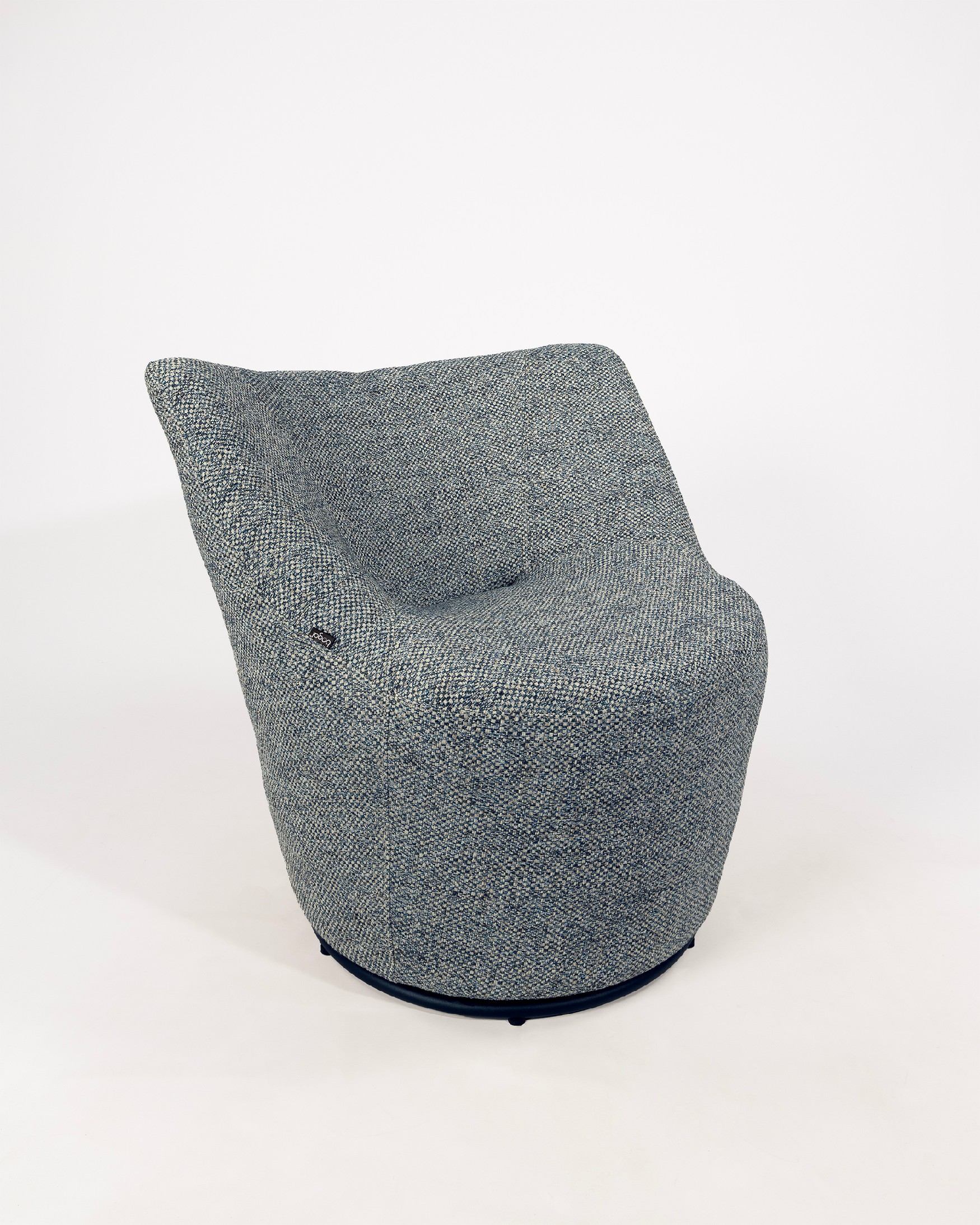 Fauteuil pivotant 360º Moma avec tapisserie bleue