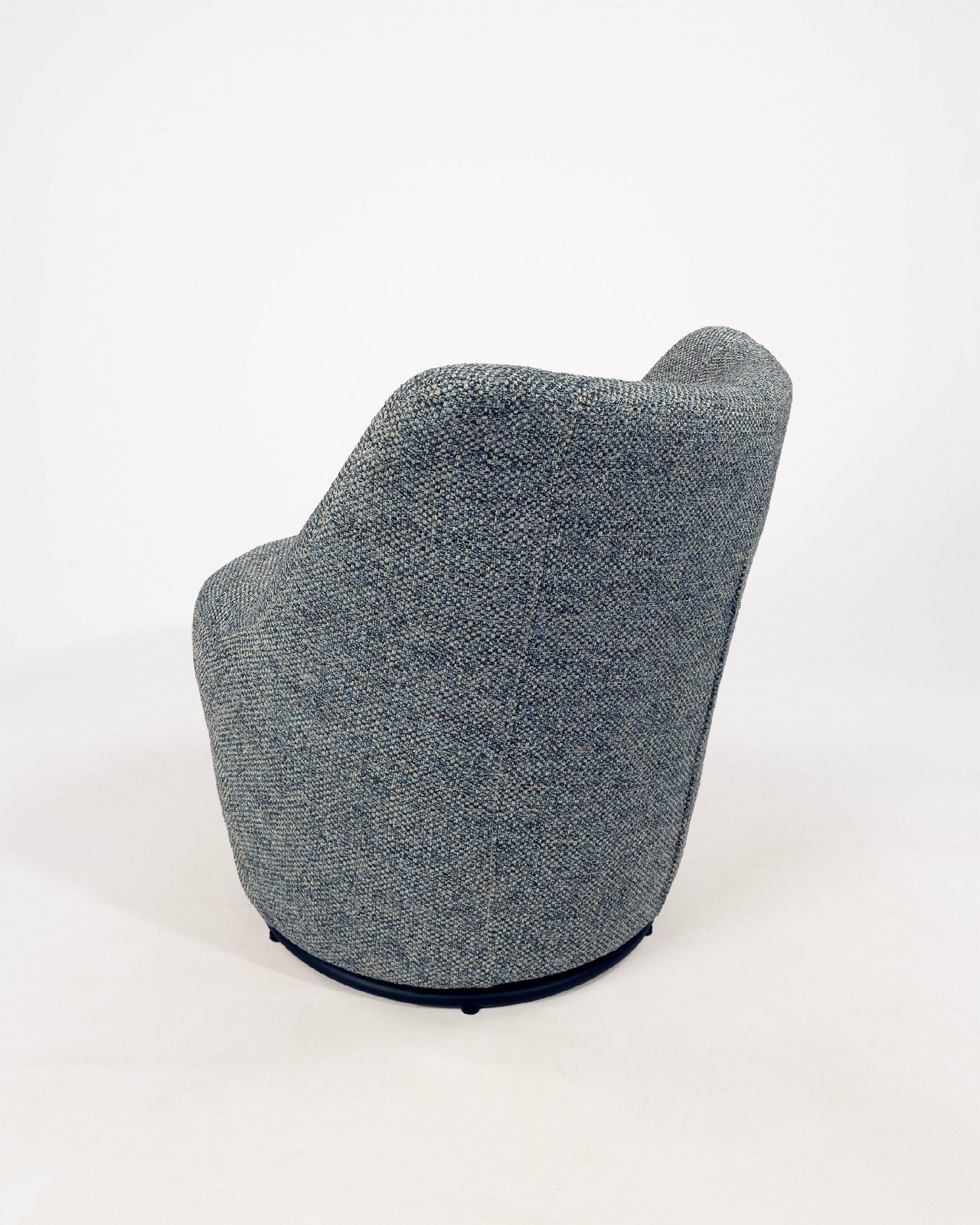 Fauteuil pivotant 360º Moma avec tapisserie bleue