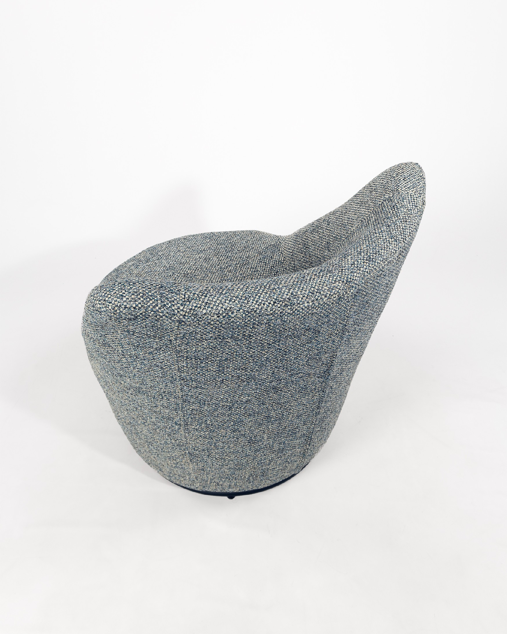 Fauteuil pivotant 360º Moma avec tapisserie bleue