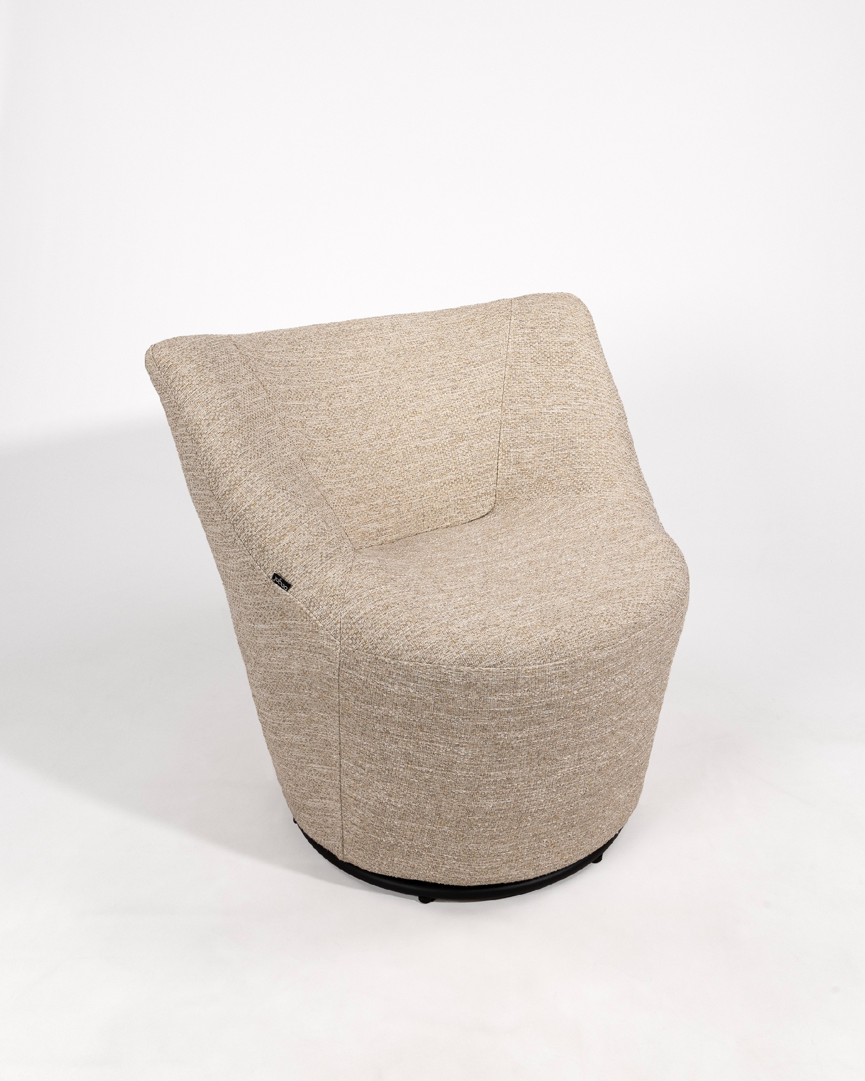 Butaca giratoria 360º Moma con tapizado marfil