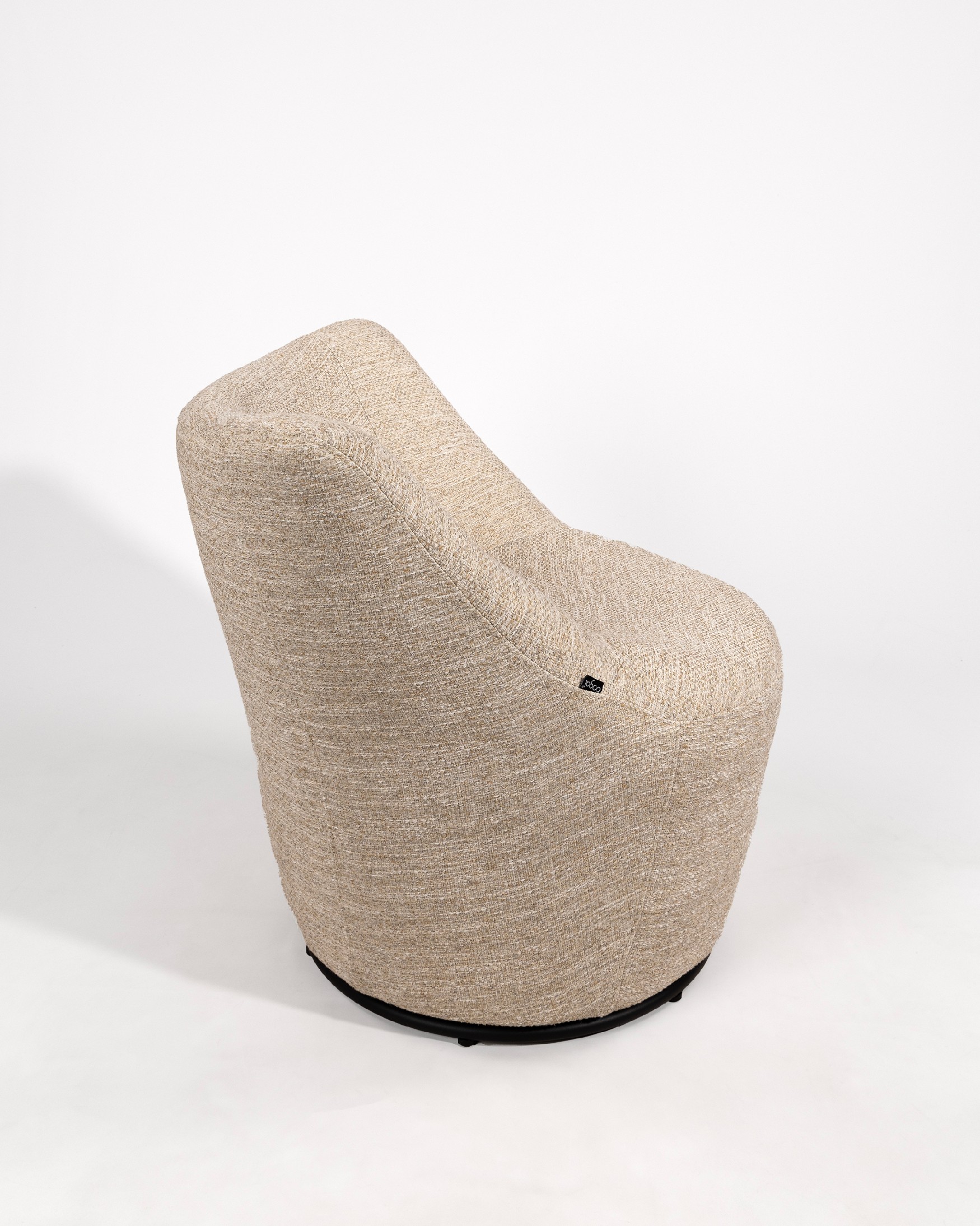 Butaca giratoria 360º Moma con tapizado marfil
