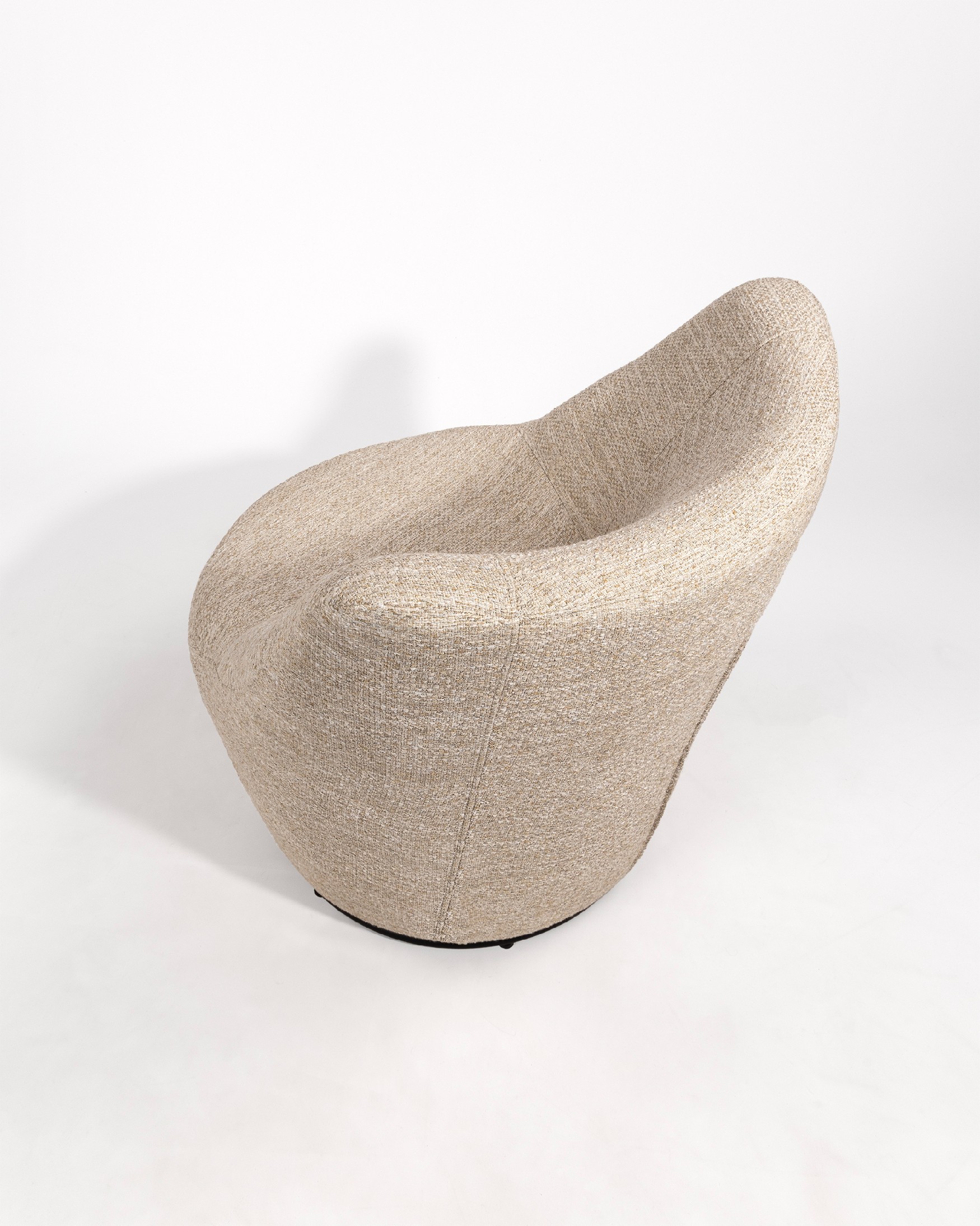 Butaca giratoria 360º Moma con tapizado marfil