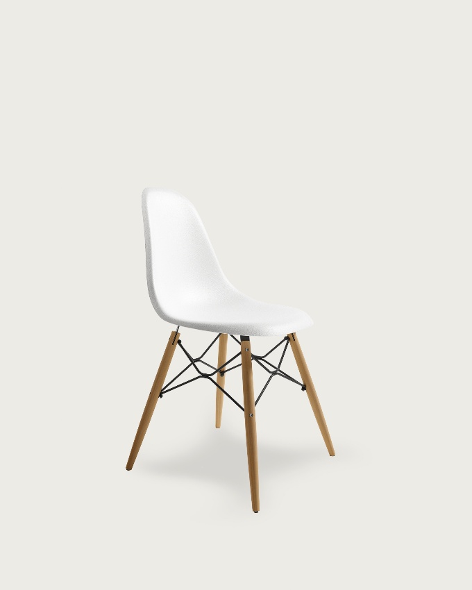 Chair Munich with wooden legs and white seat