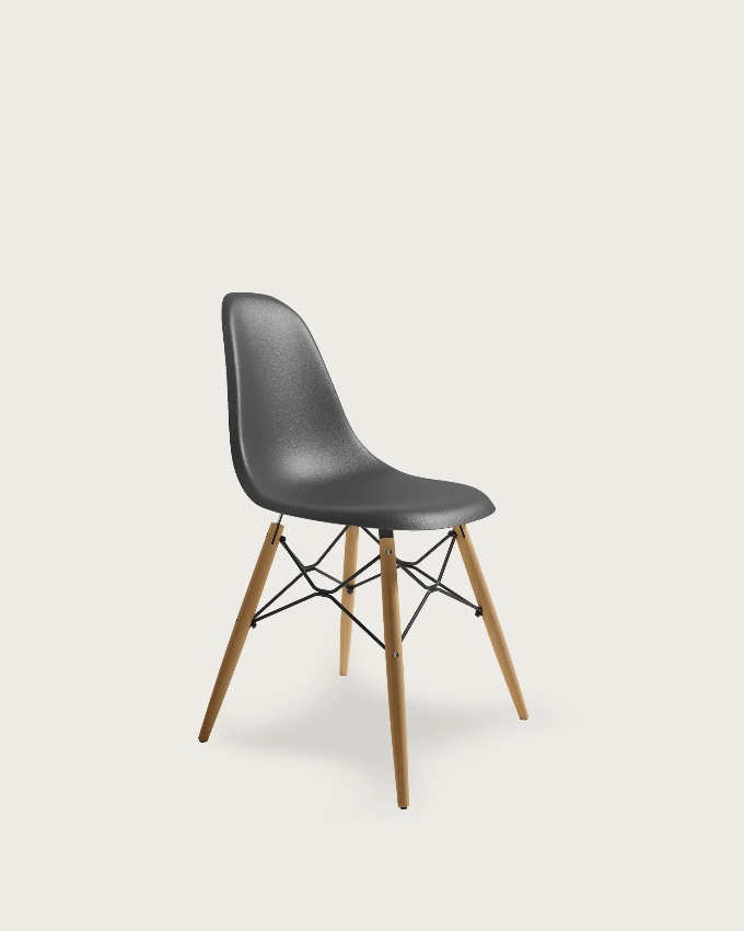 Chair Munich with wooden legs and graphite seat