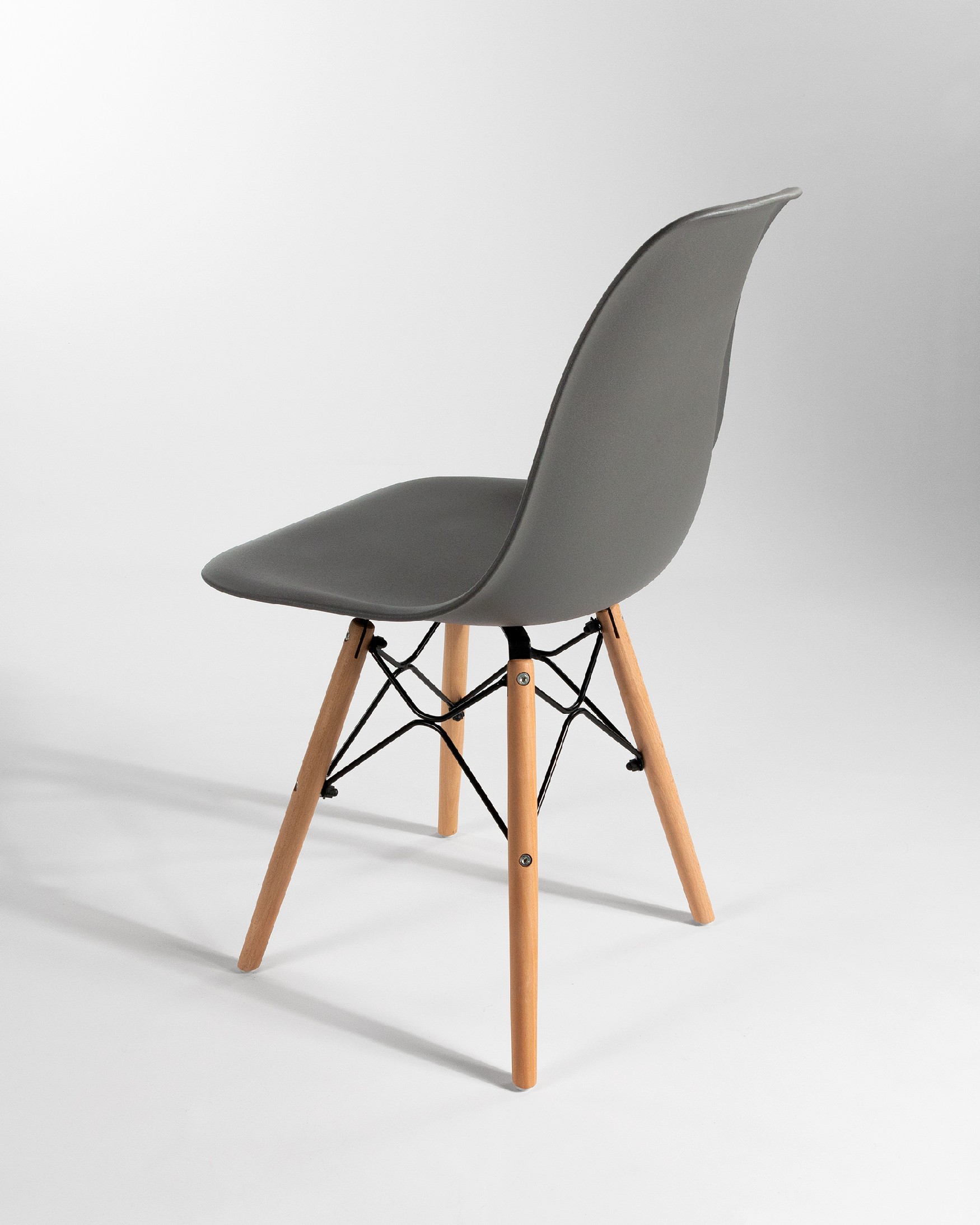 Chair Munich with wooden legs and graphite seat