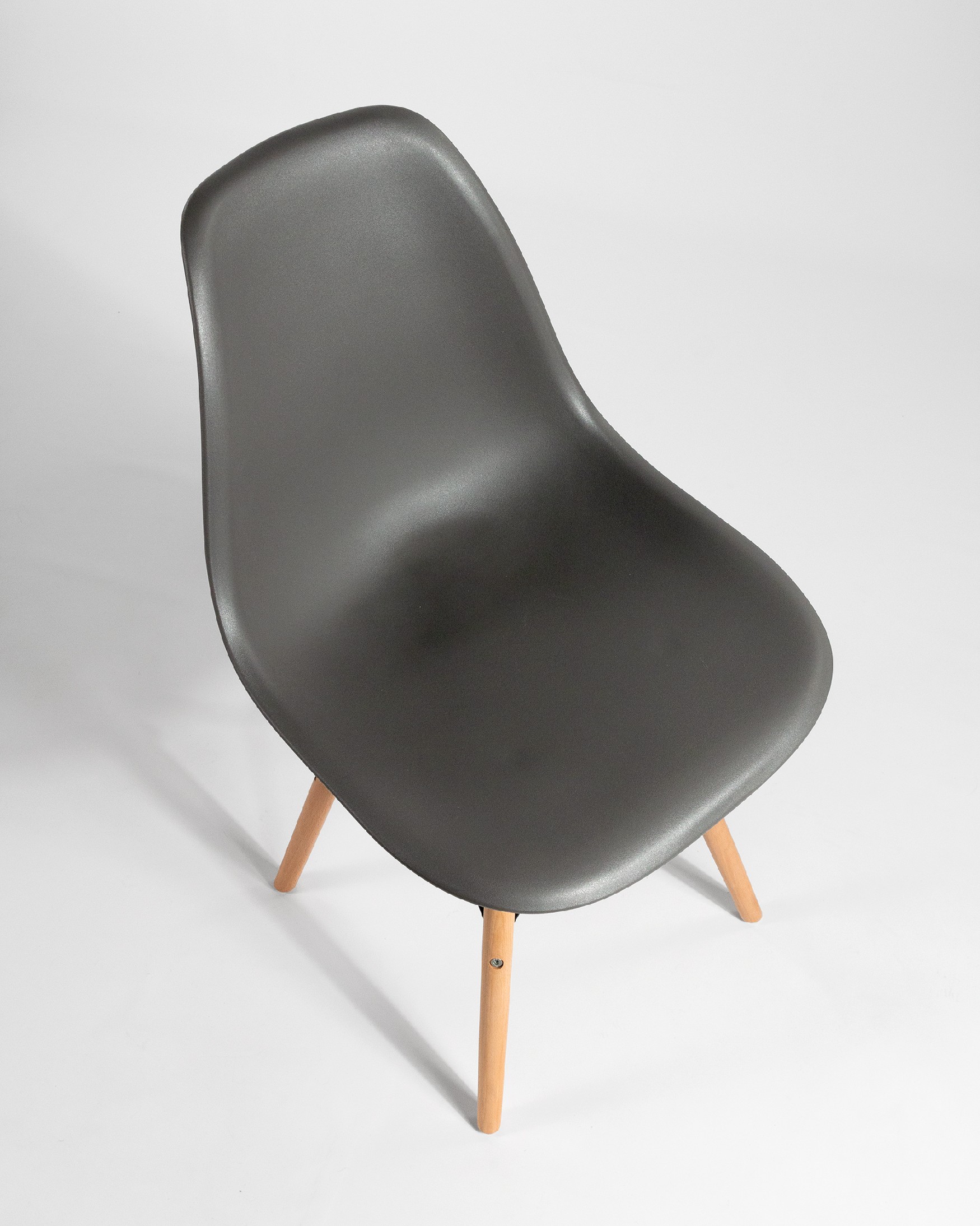 Chair Munich with wooden legs and graphite seat