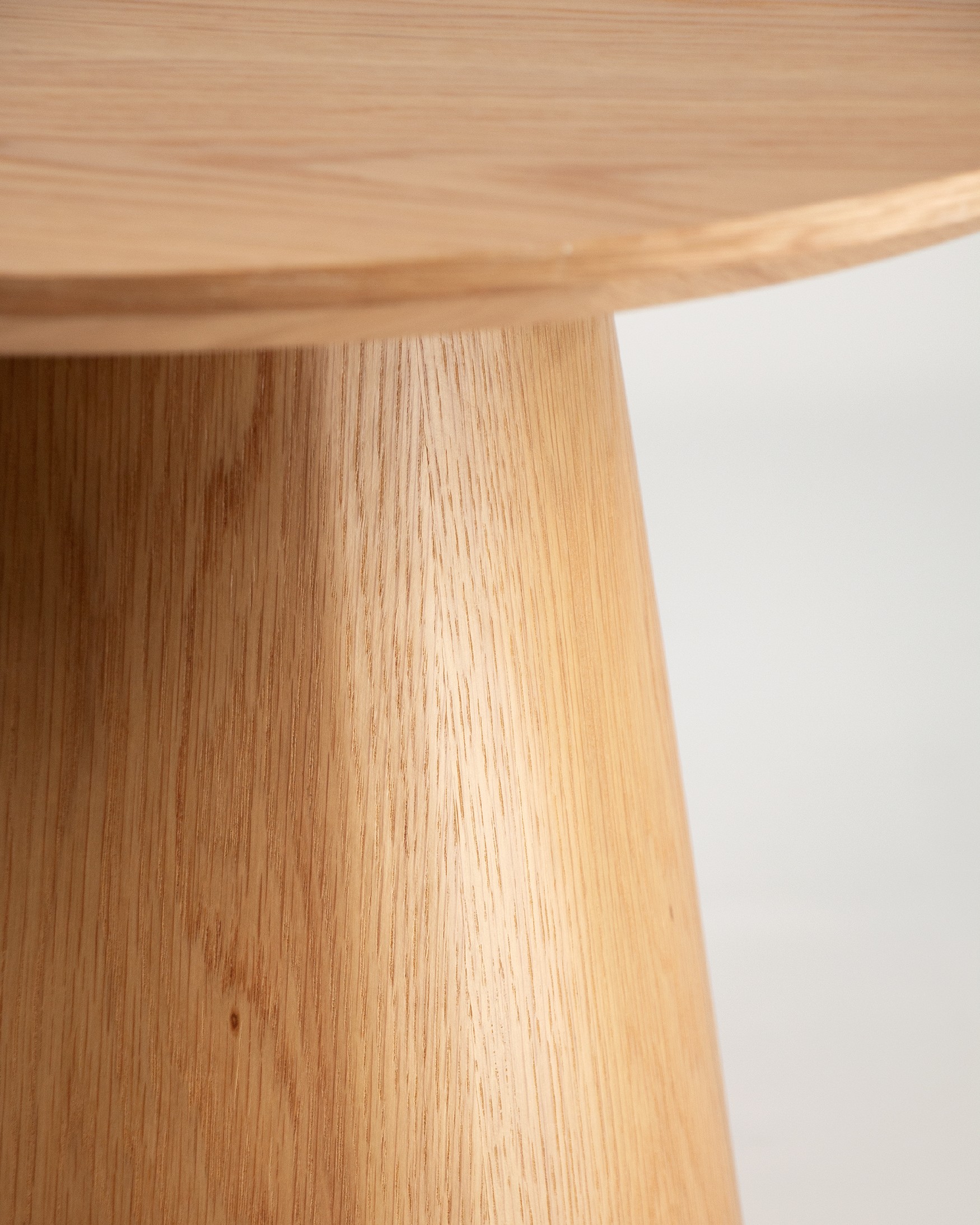 Table d'appoint Namib ronde avec finition chêne naturel Ø 60 cm