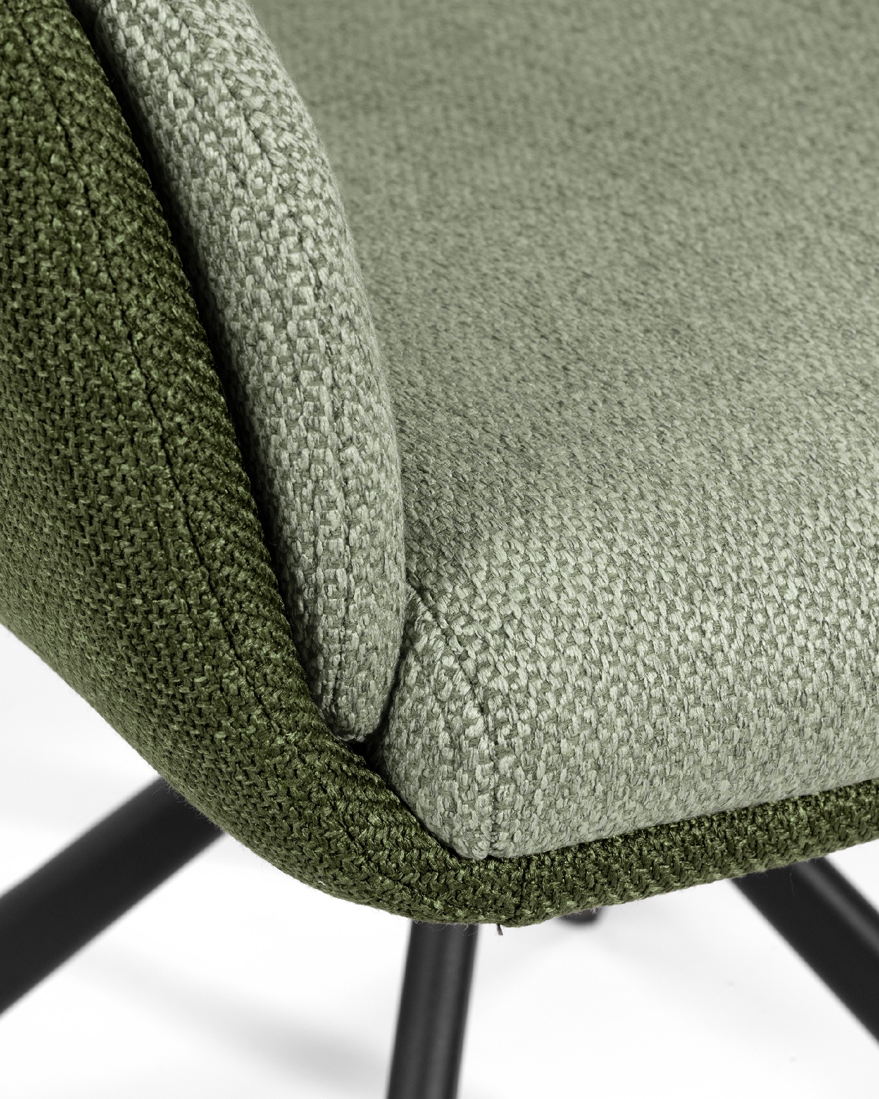 Chaise Natal pivotante 360º avec tapisserie verte et verte et pieds métalliques noirs