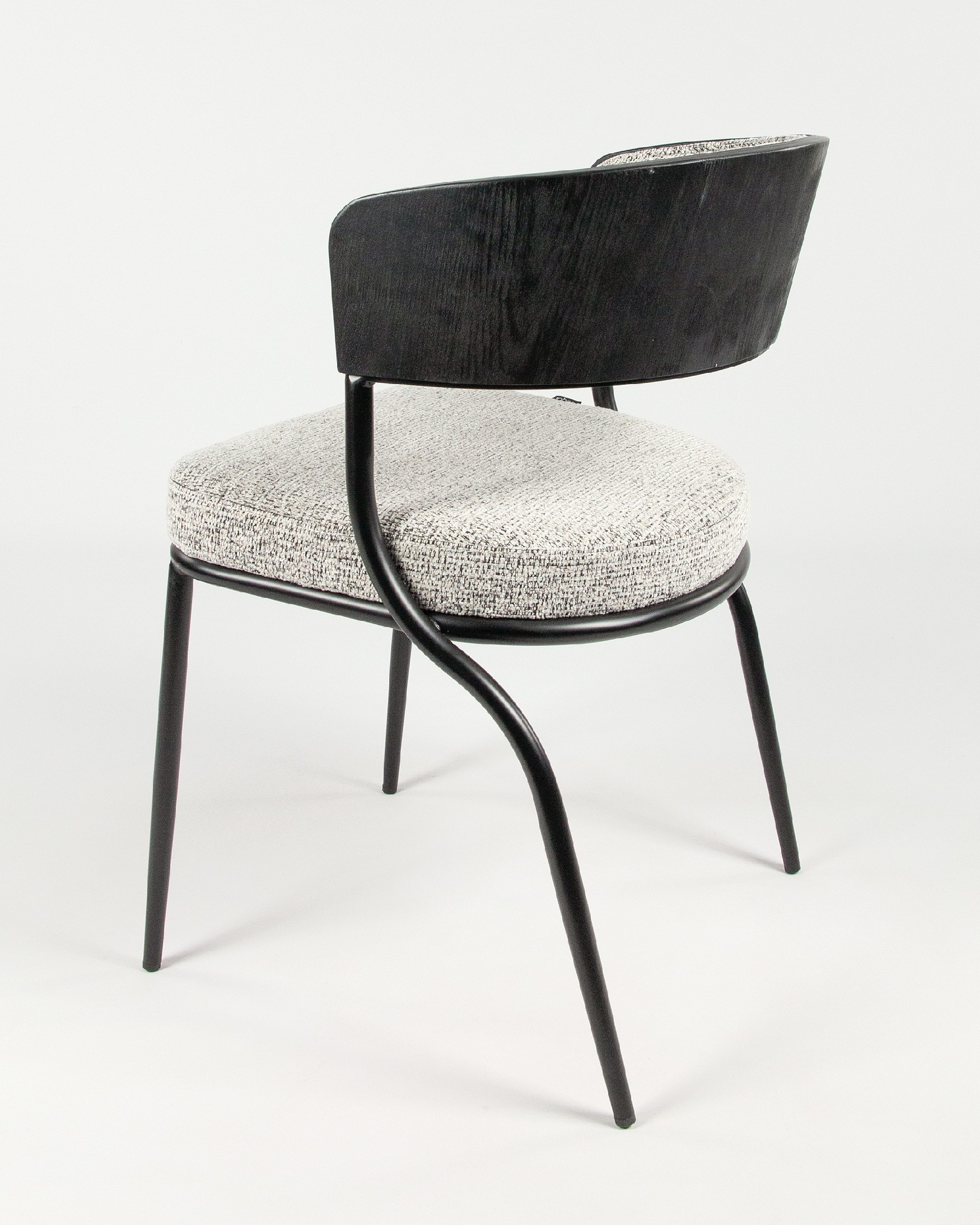 Chaise Nimbus avec rembourrage marbré et structure en chêne noir