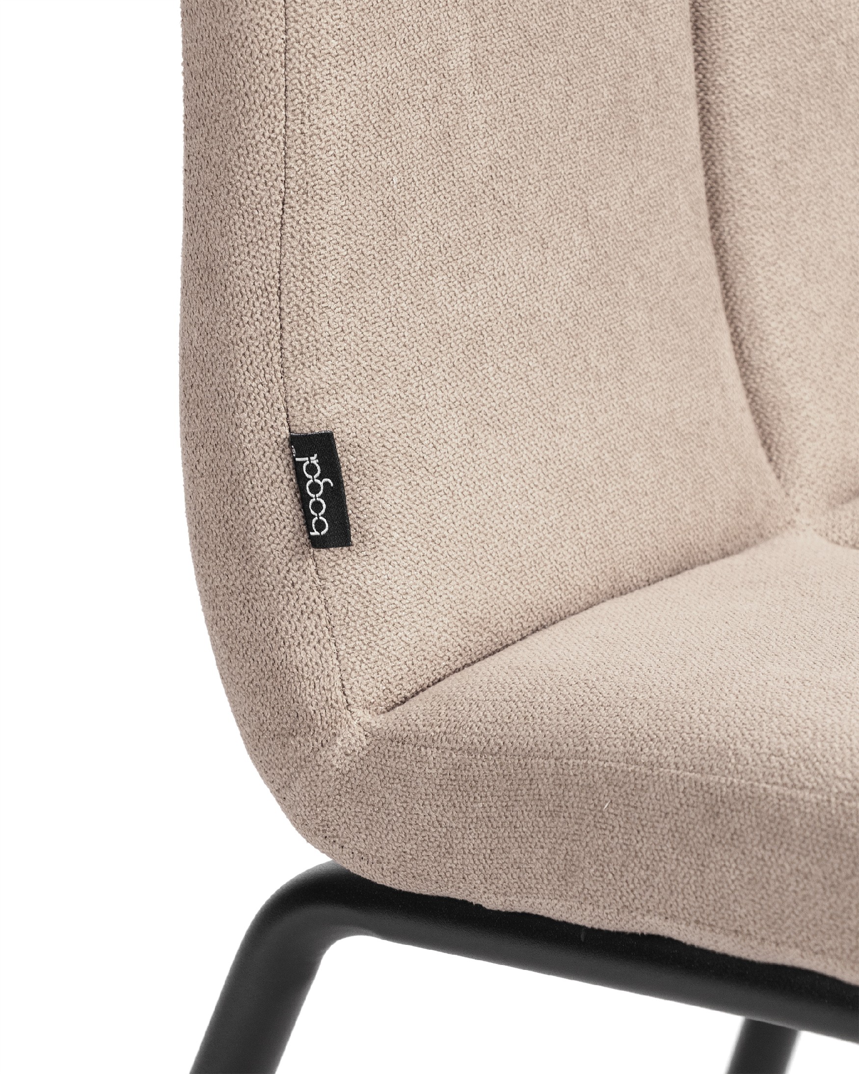 Niza chair with pearl upholstery and black metal legs