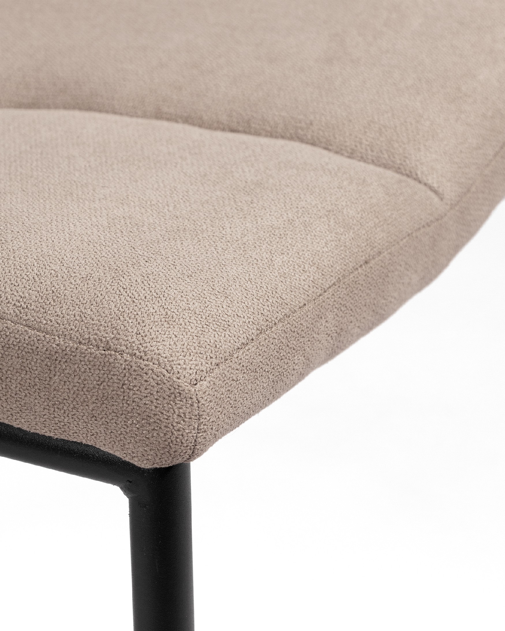 Niza chair with pearl upholstery and black metal legs