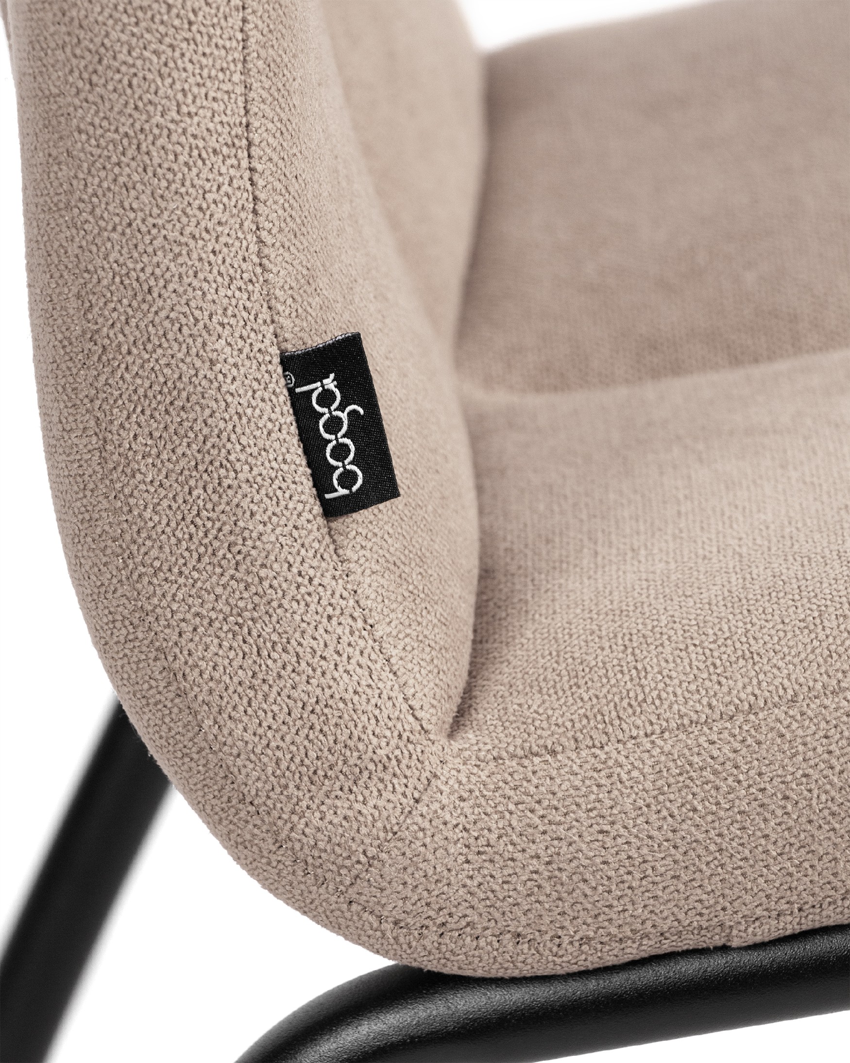 Niza chair with pearl upholstery and black metal legs