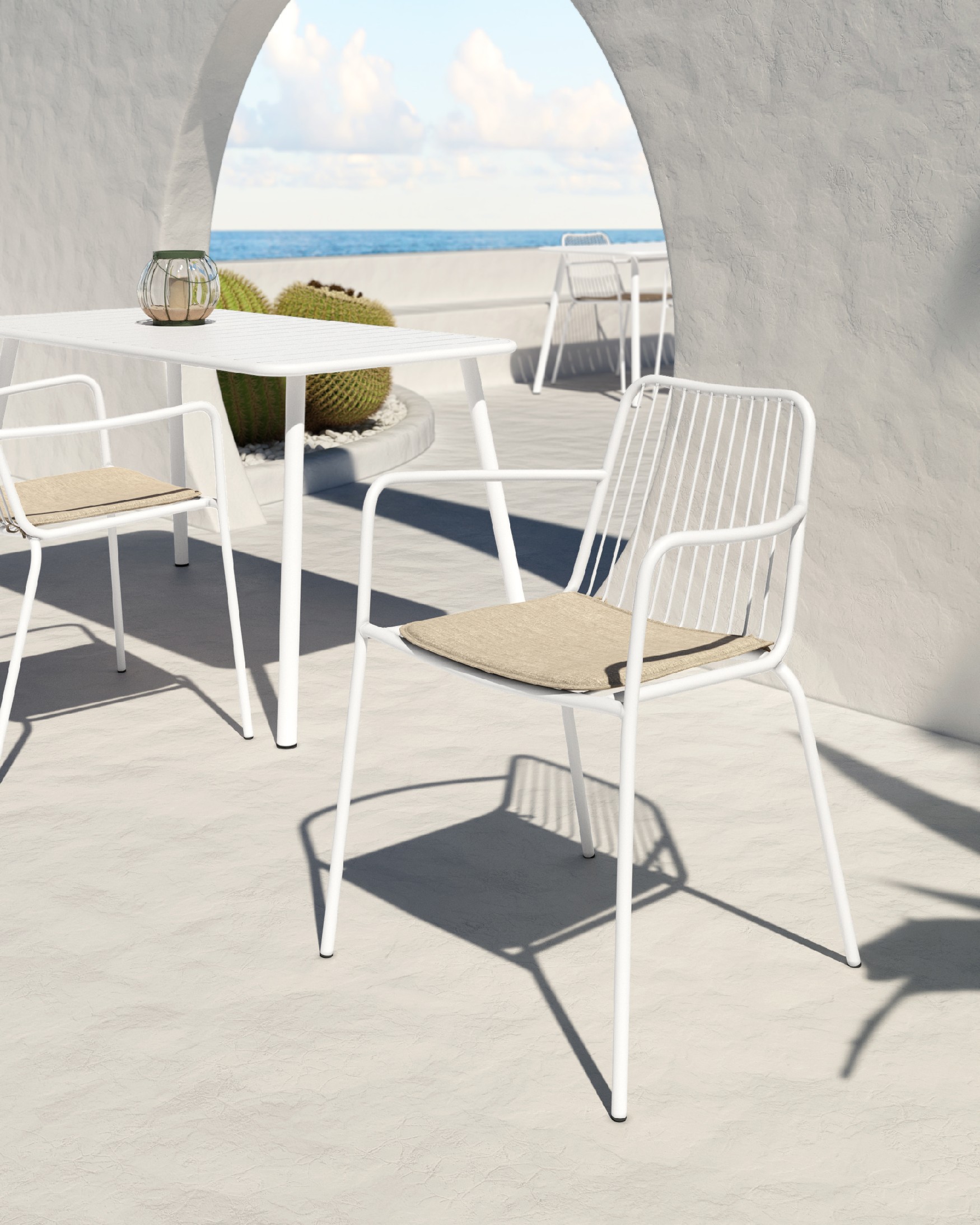 Chaise Ohana en métal blanc avec coussin