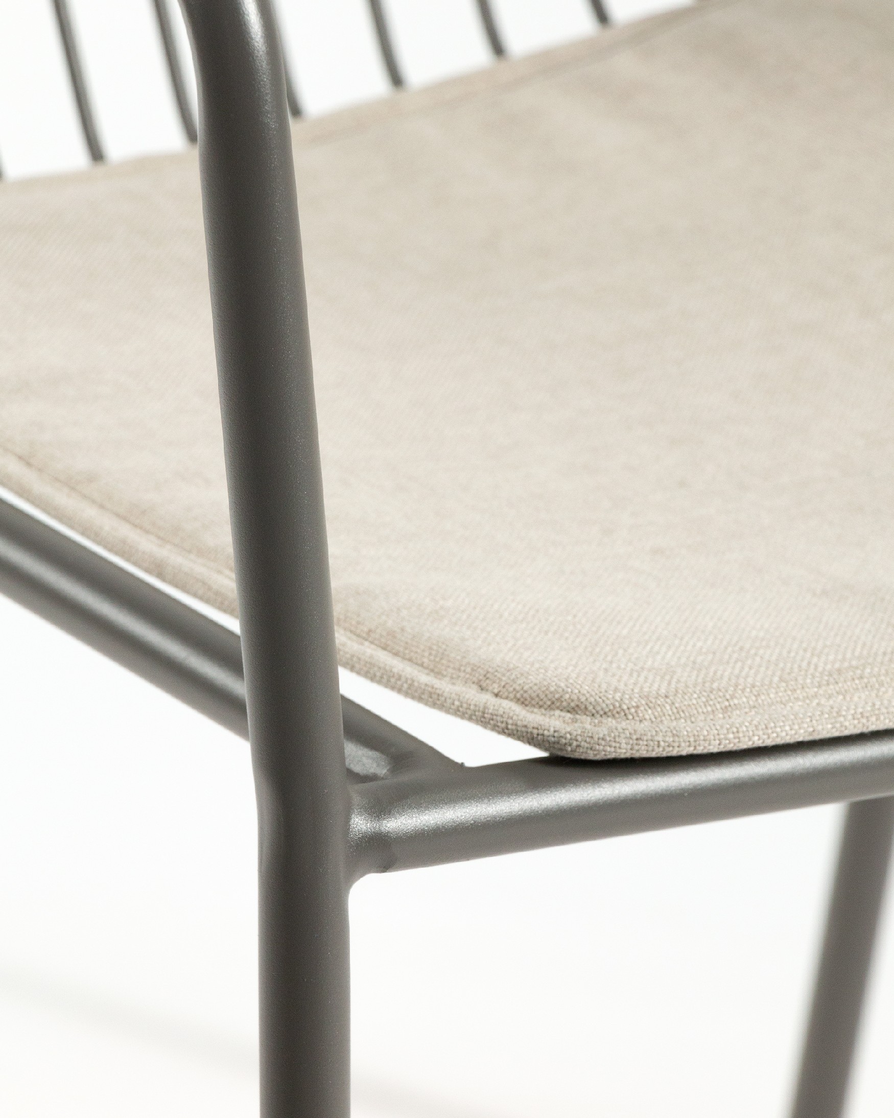 Chaise Ohana en métal graphite avec coussin