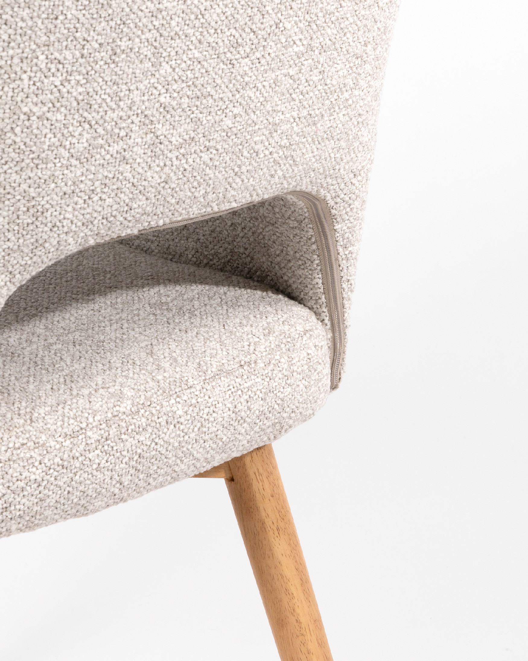 Ona chair with sand upholstery and oak legs