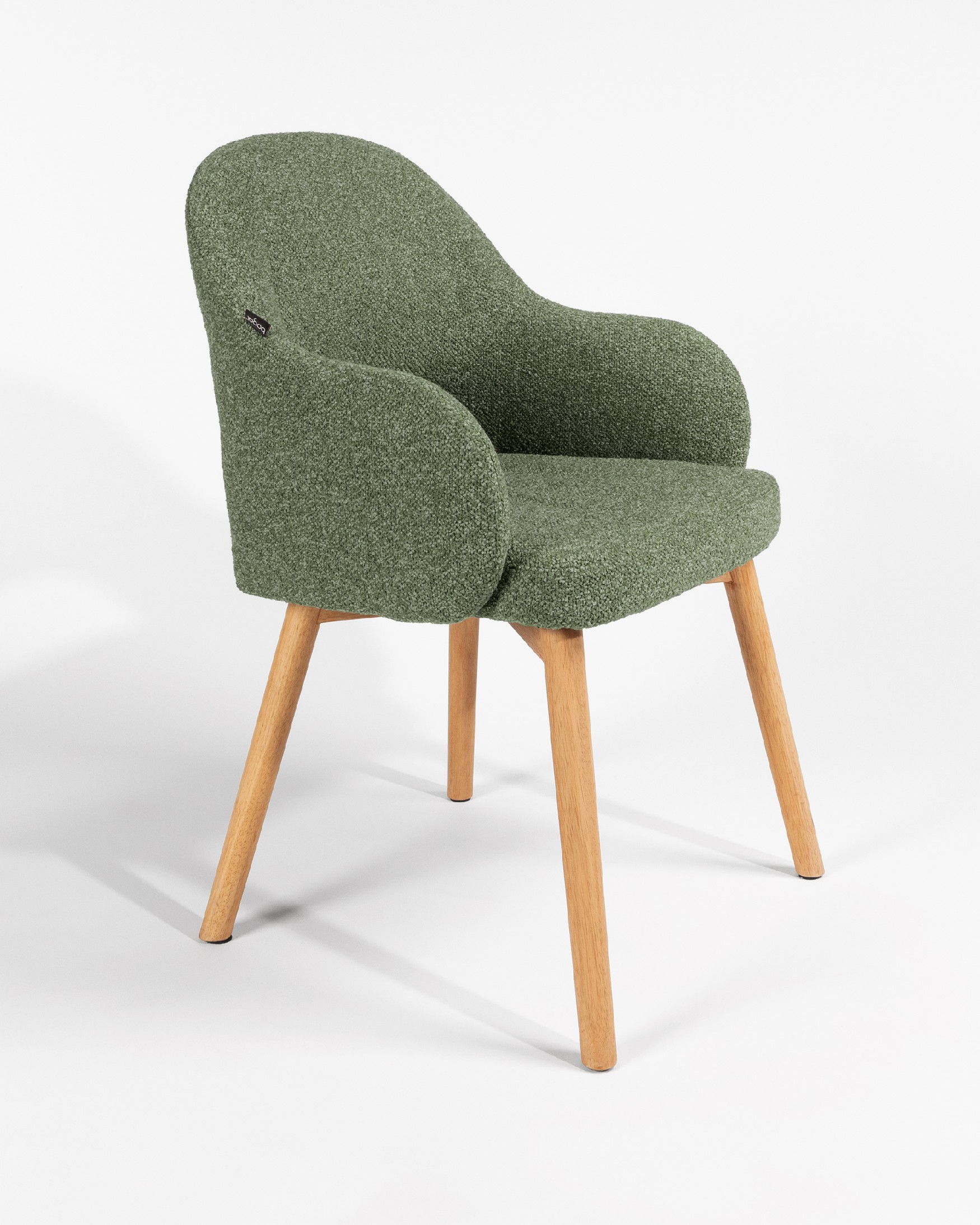Silla Ona con tapizado verde y patas de roble