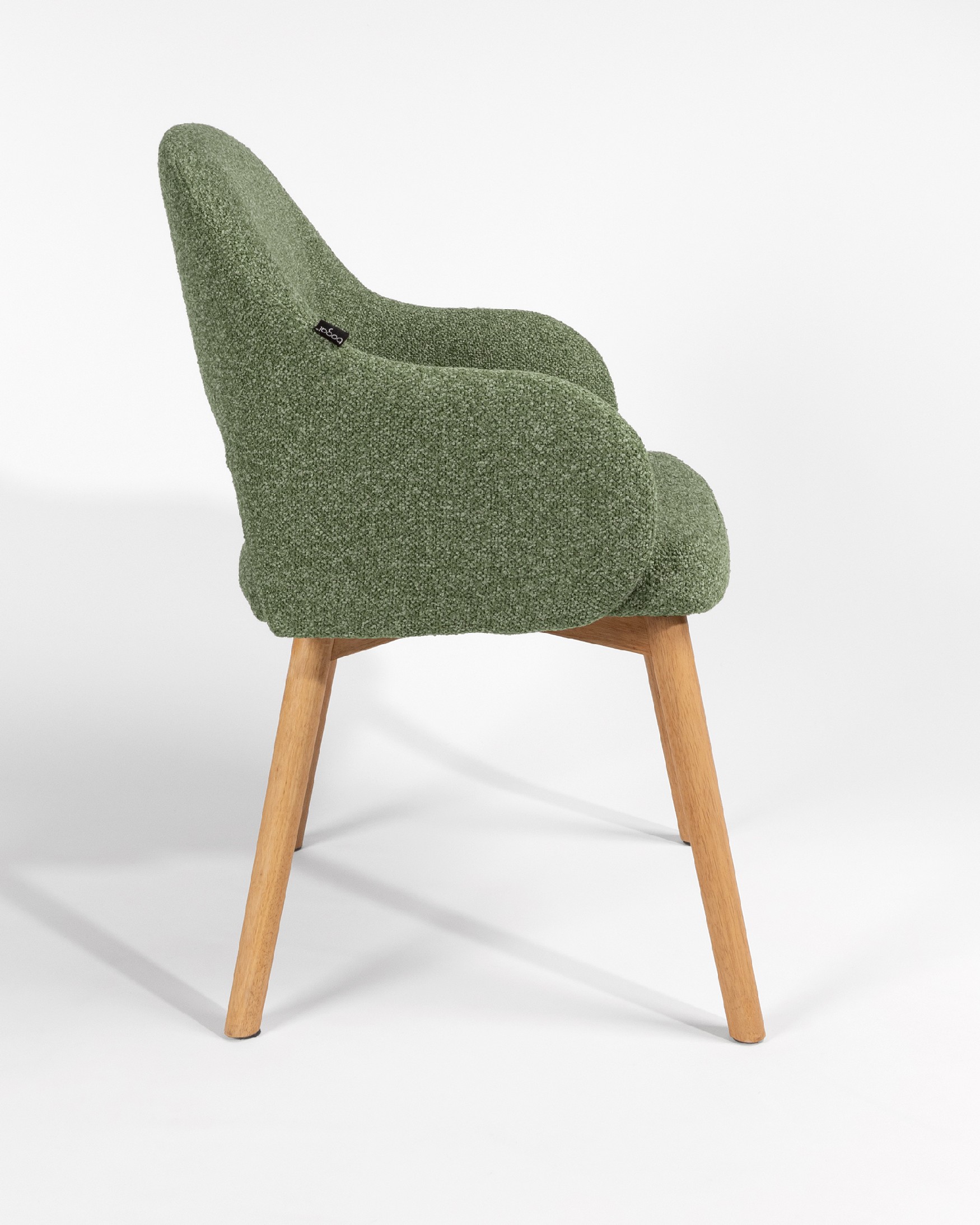 Silla Ona con tapizado verde y patas de roble