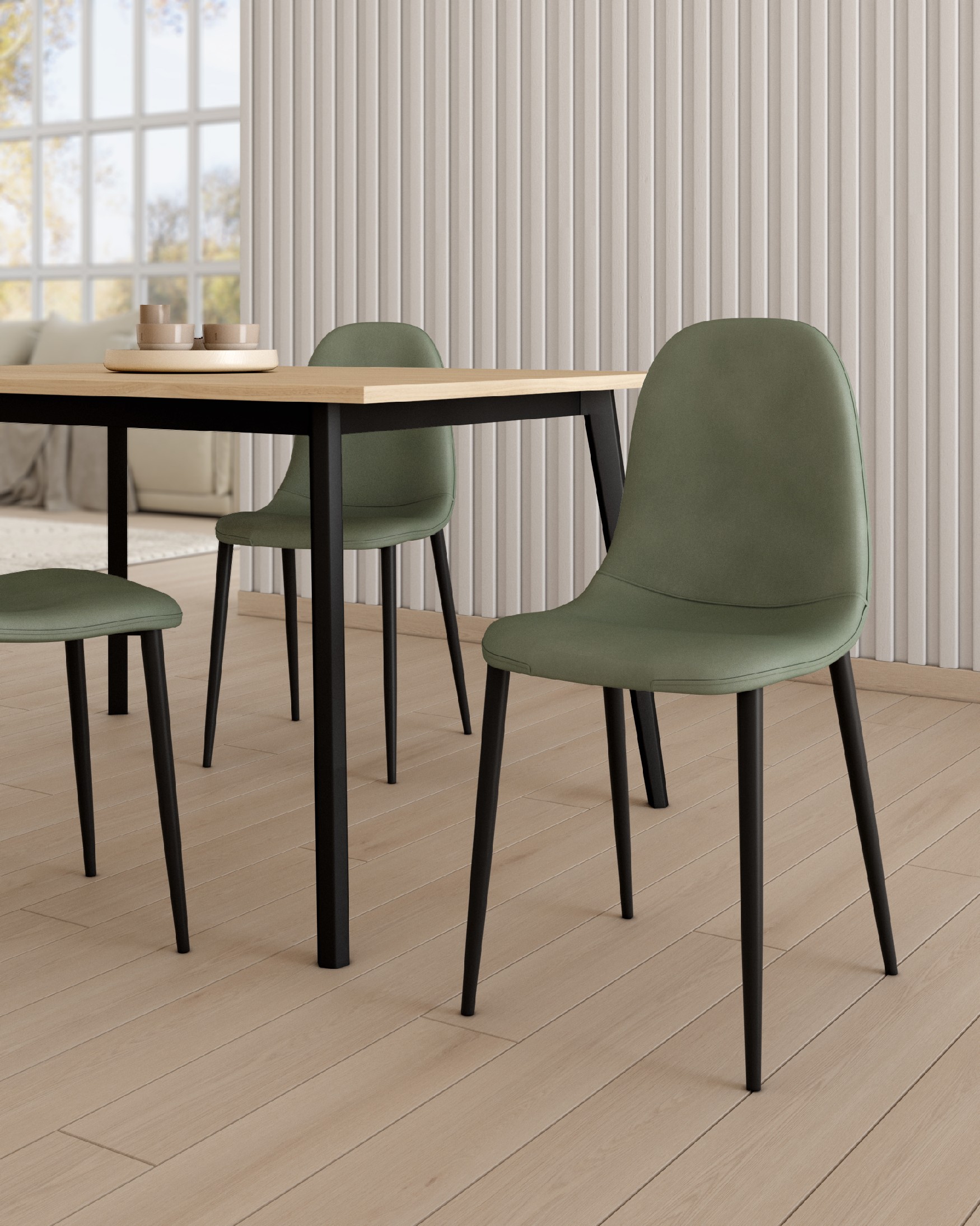 Chaise Oporto avec rembourrage mousse et pieds métalliques noirs
