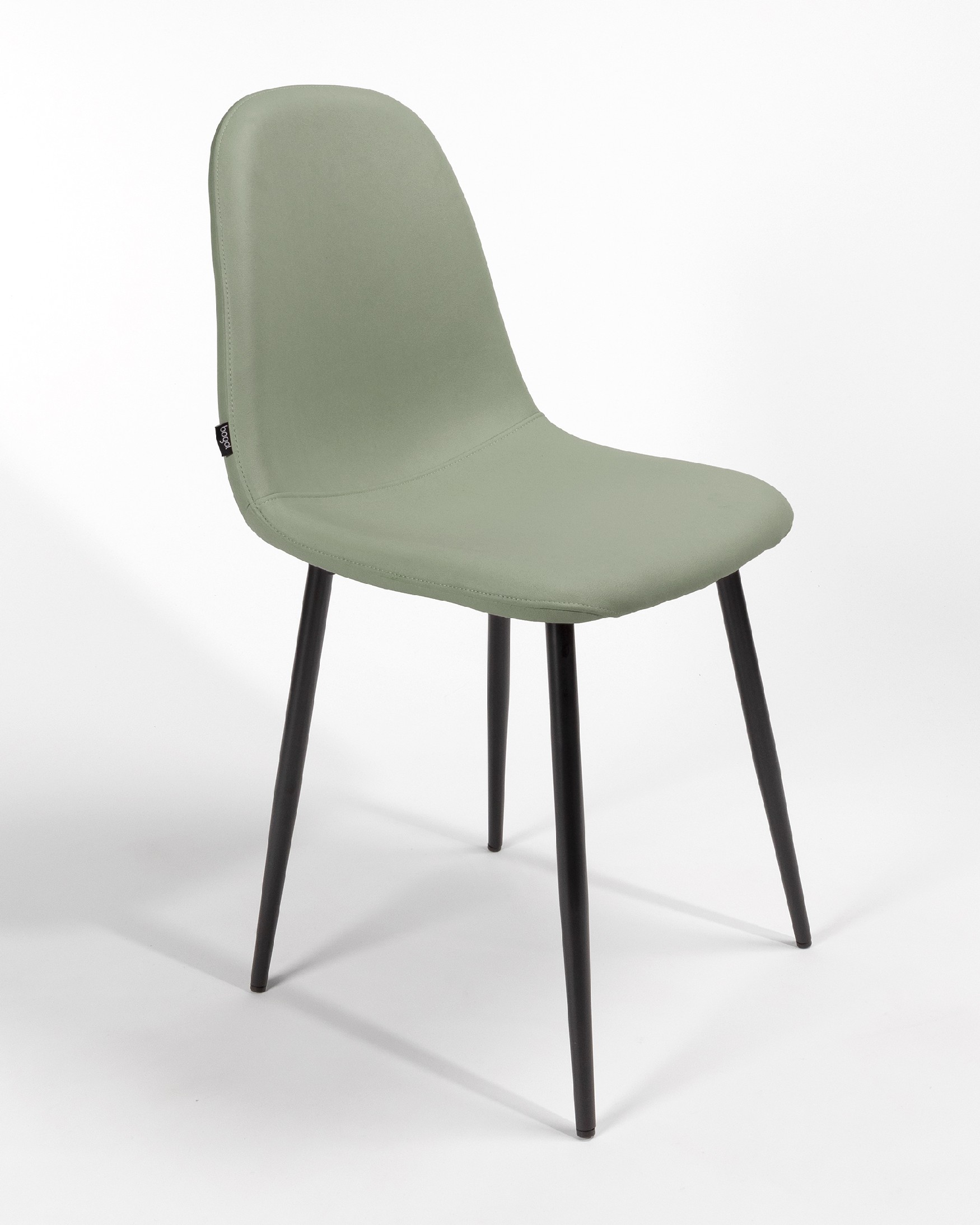 Chaise Oporto avec rembourrage mousse et pieds métalliques noirs