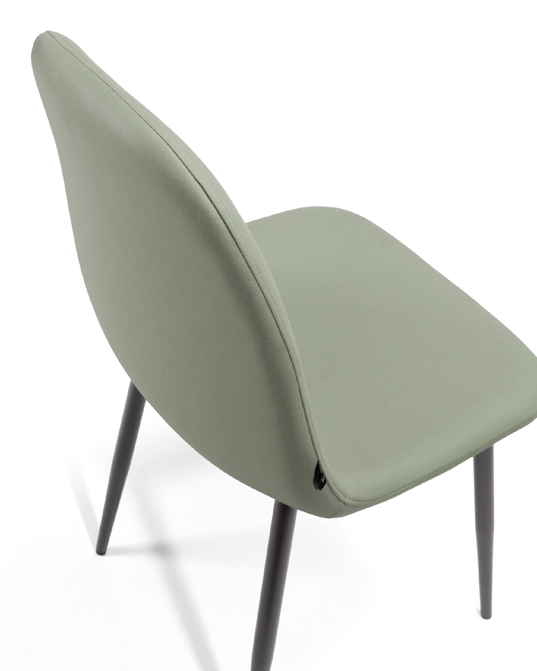 Chaise Oporto avec rembourrage mousse et pieds métalliques noirs