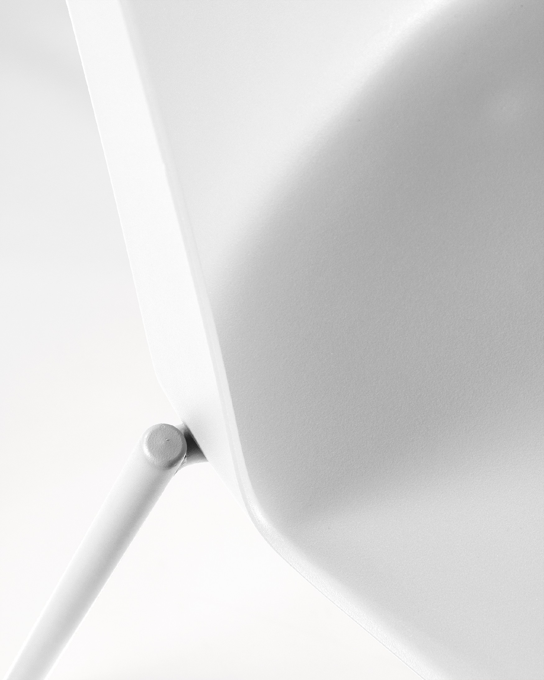 Orlando chair in white polypropylene