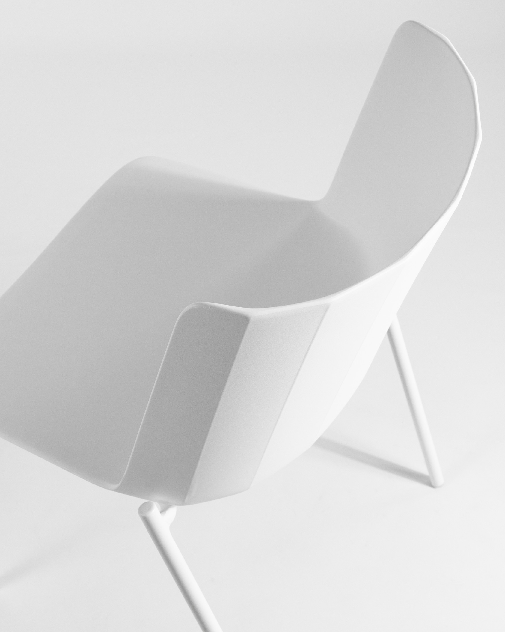 Orlando chair in white polypropylene