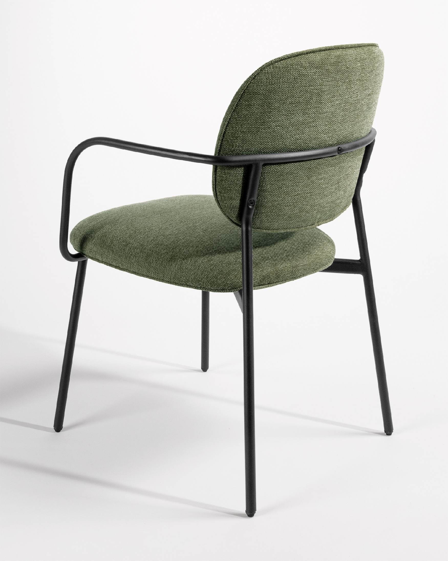 Silla Osaka con tapizado verde y patas metálicas negras