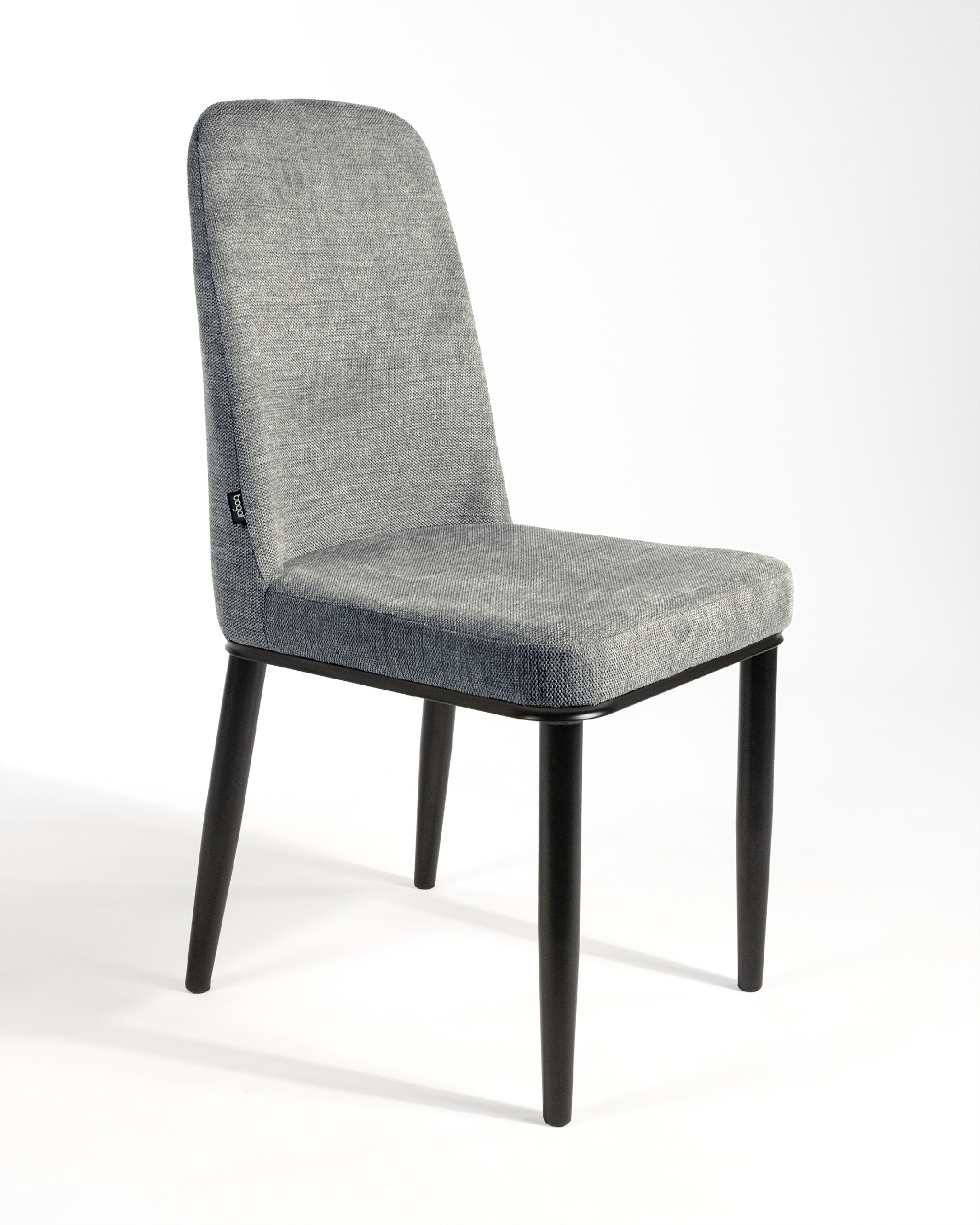 Silla Oslo con tapizado gris 10 y patas negras