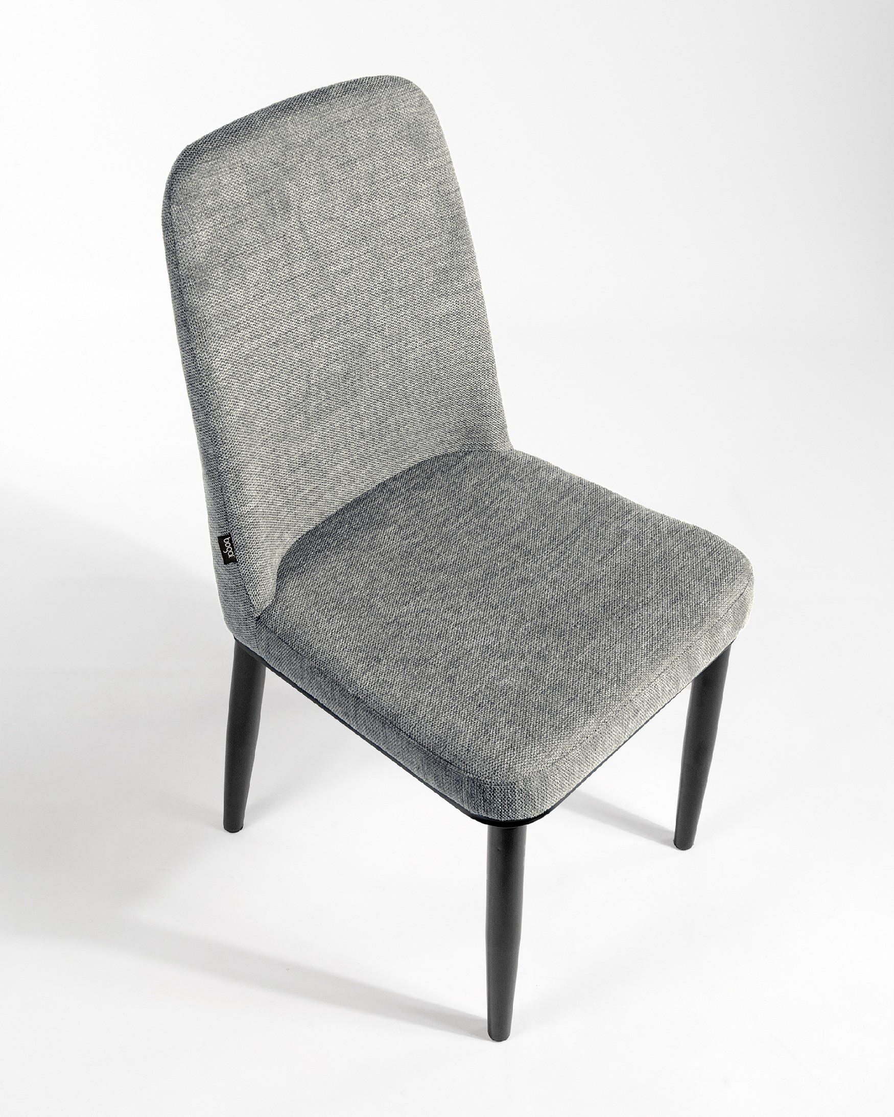 Silla Oslo con tapizado gris 10 y patas negras