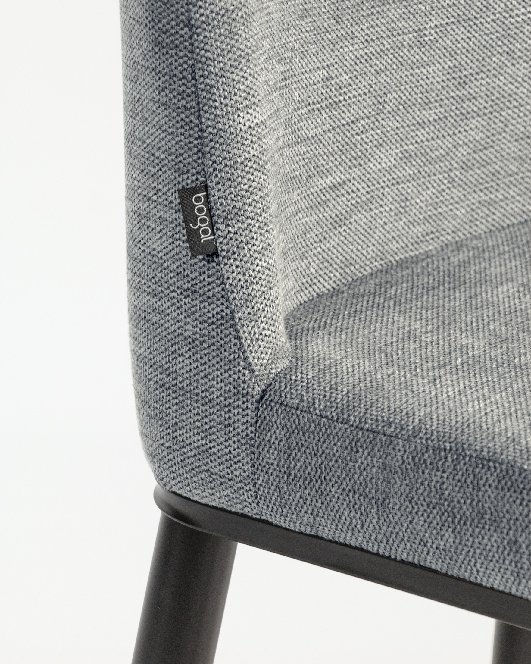 Silla Oslo con tapizado gris 10 y patas negras