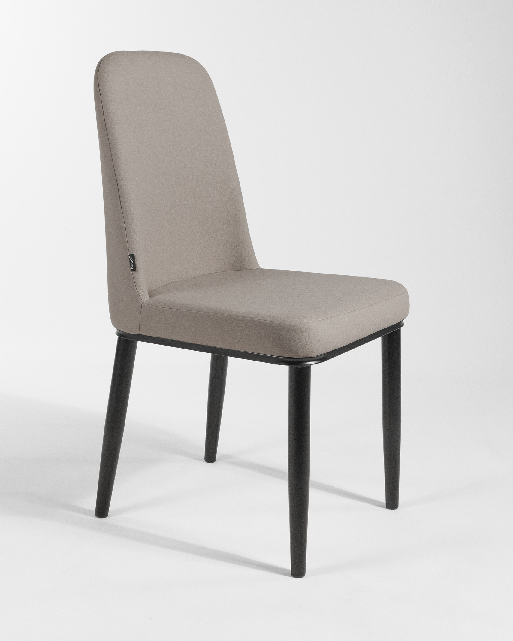 Silla Oslo con tapizado gris 99 y patas negras