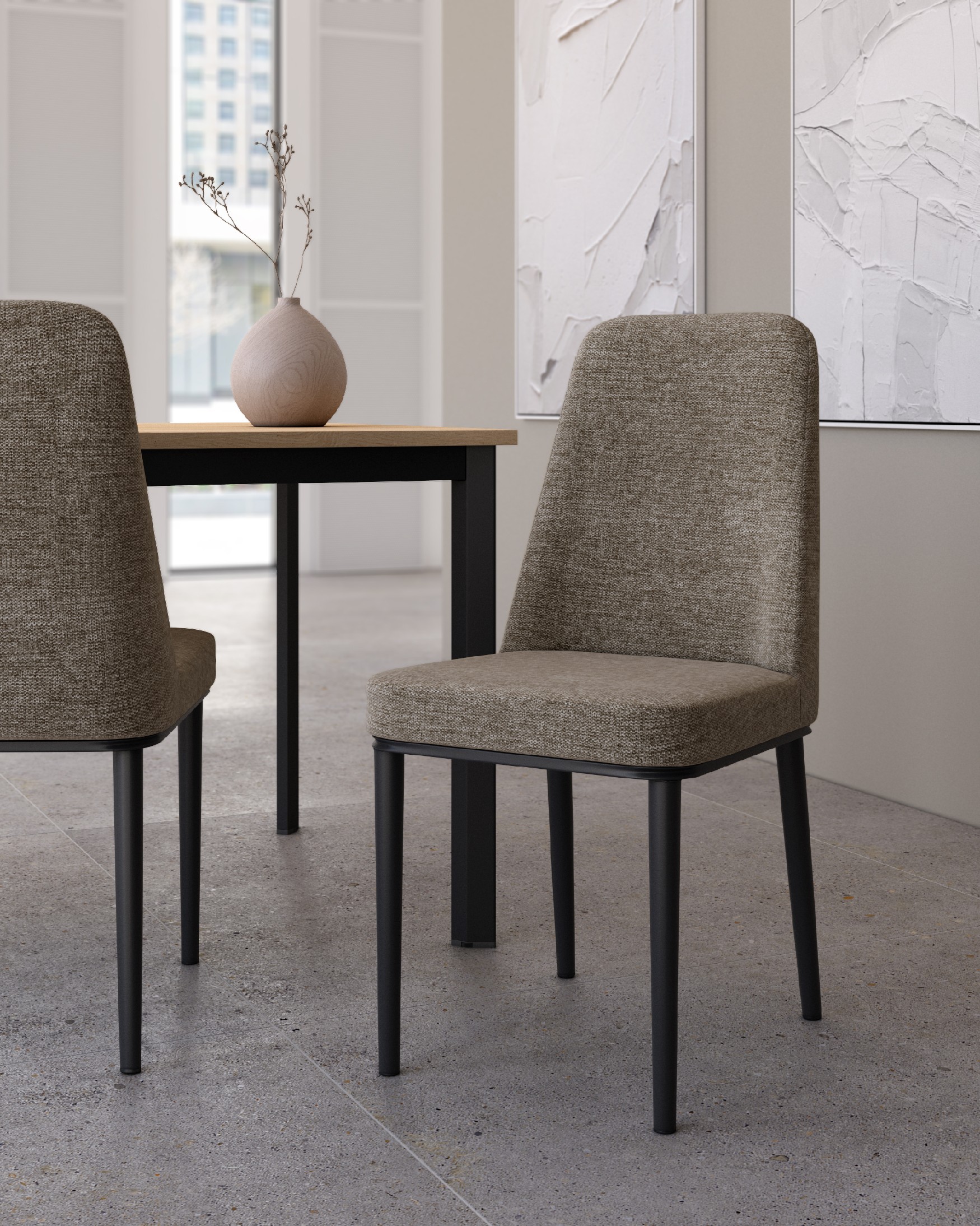 Silla Oslo con tapizado marron y patas negras