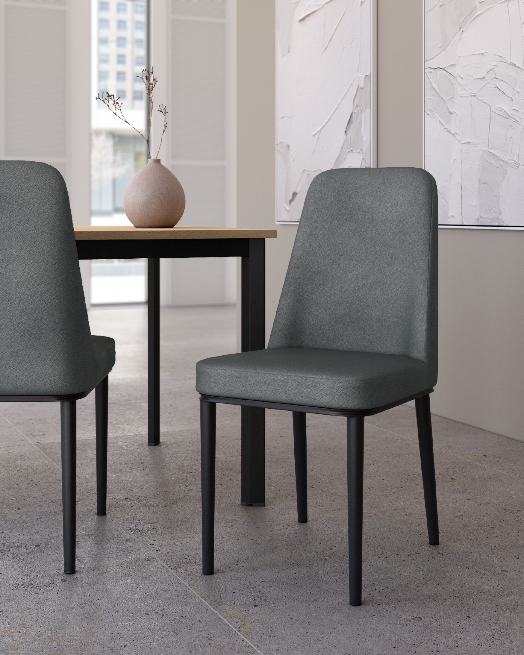 Chaise Oslo avec rembourrage plomb et pieds noirs