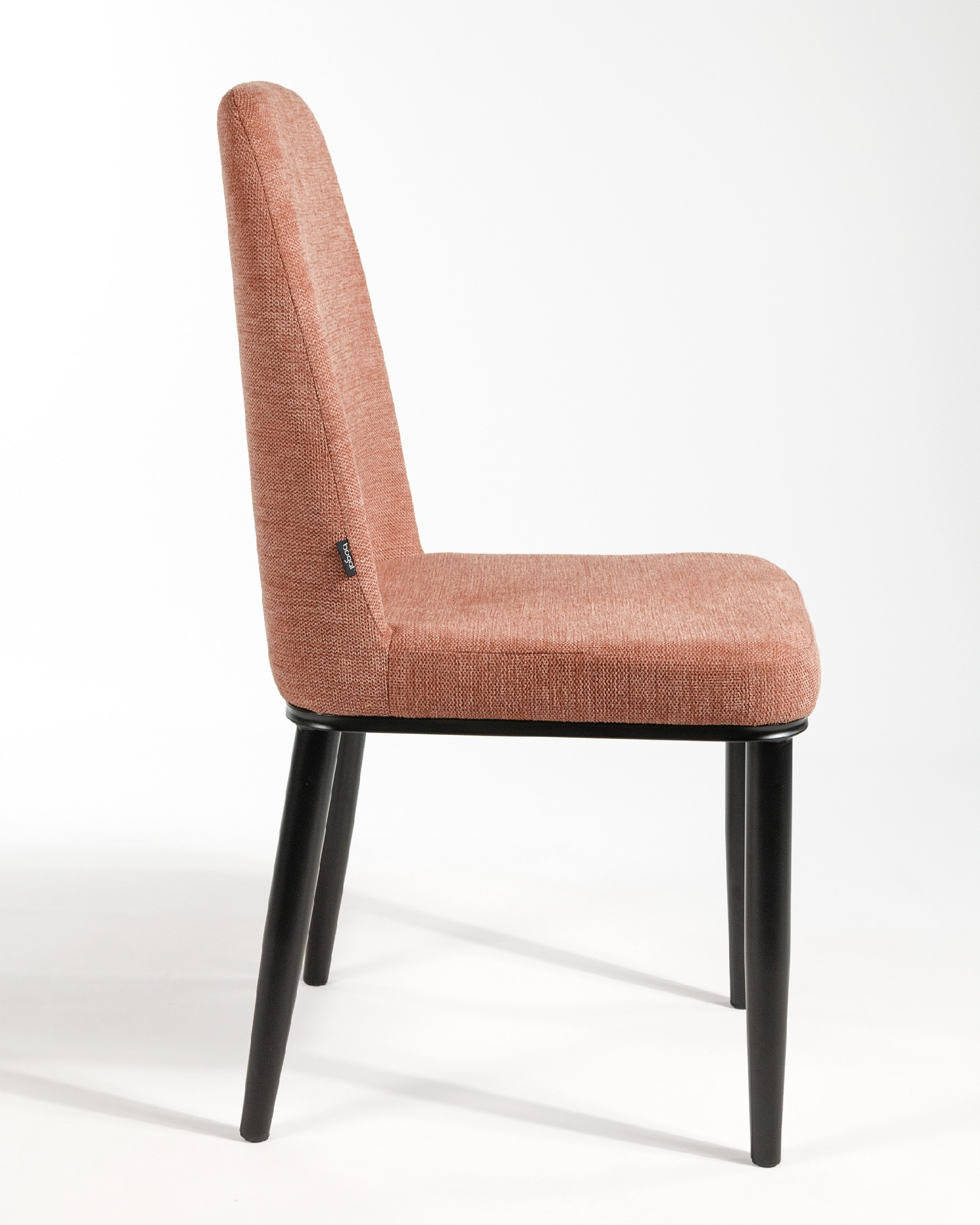 Silla Oslo con tapizado salmon y patas negras
