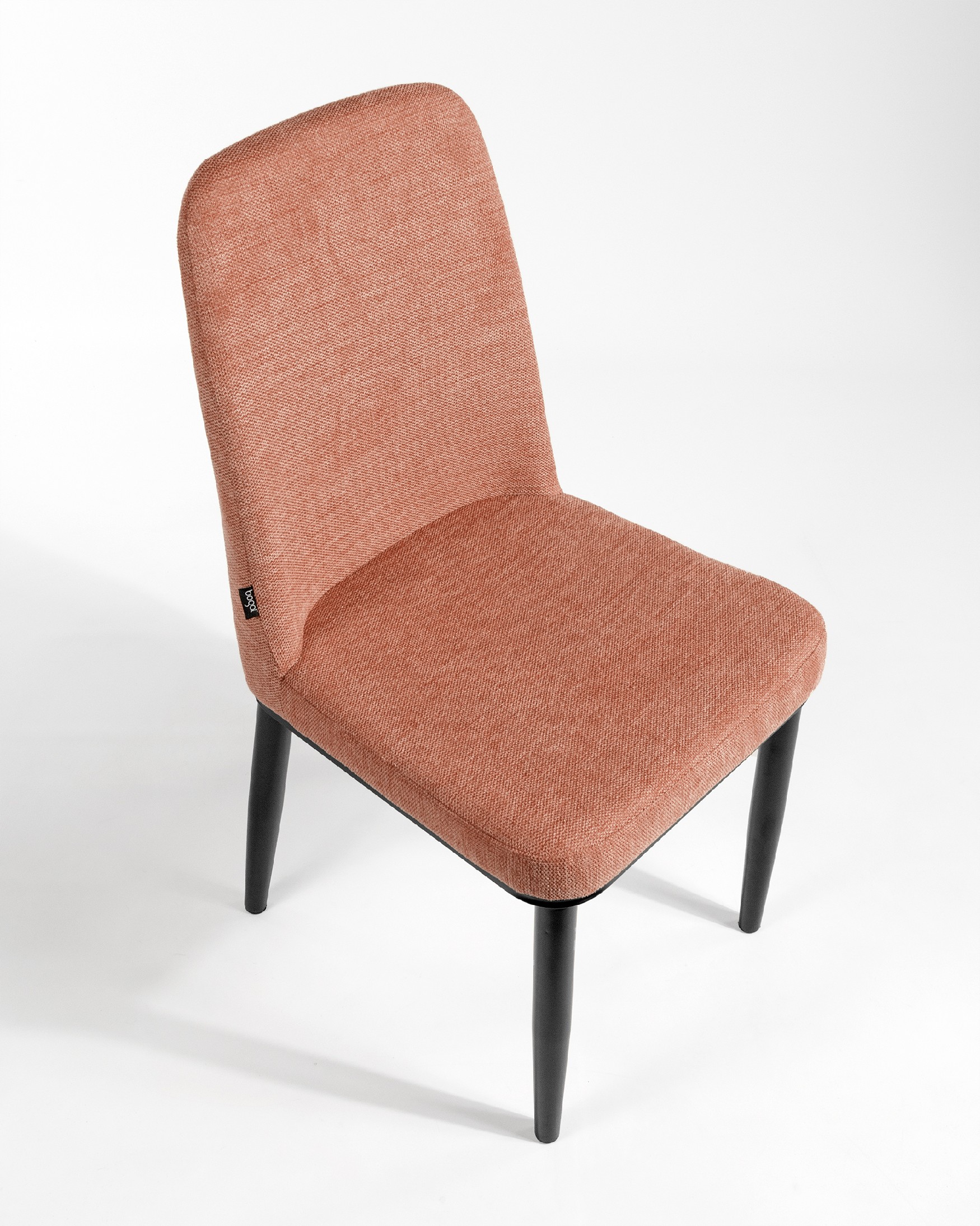 Silla Oslo con tapizado salmon y patas negras