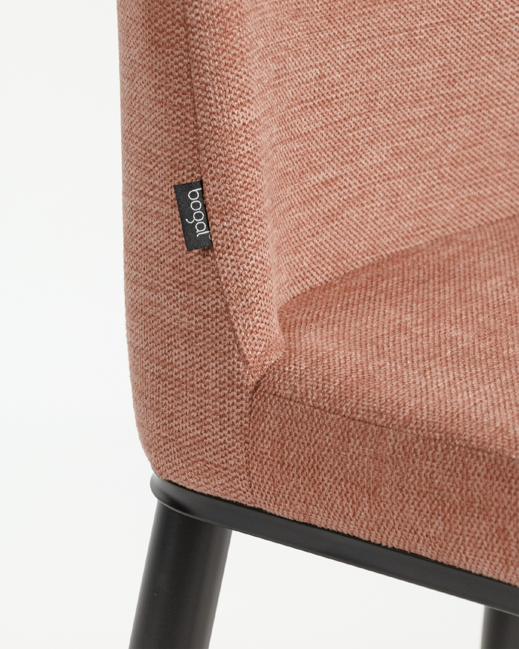 Silla Oslo con tapizado salmon y patas negras