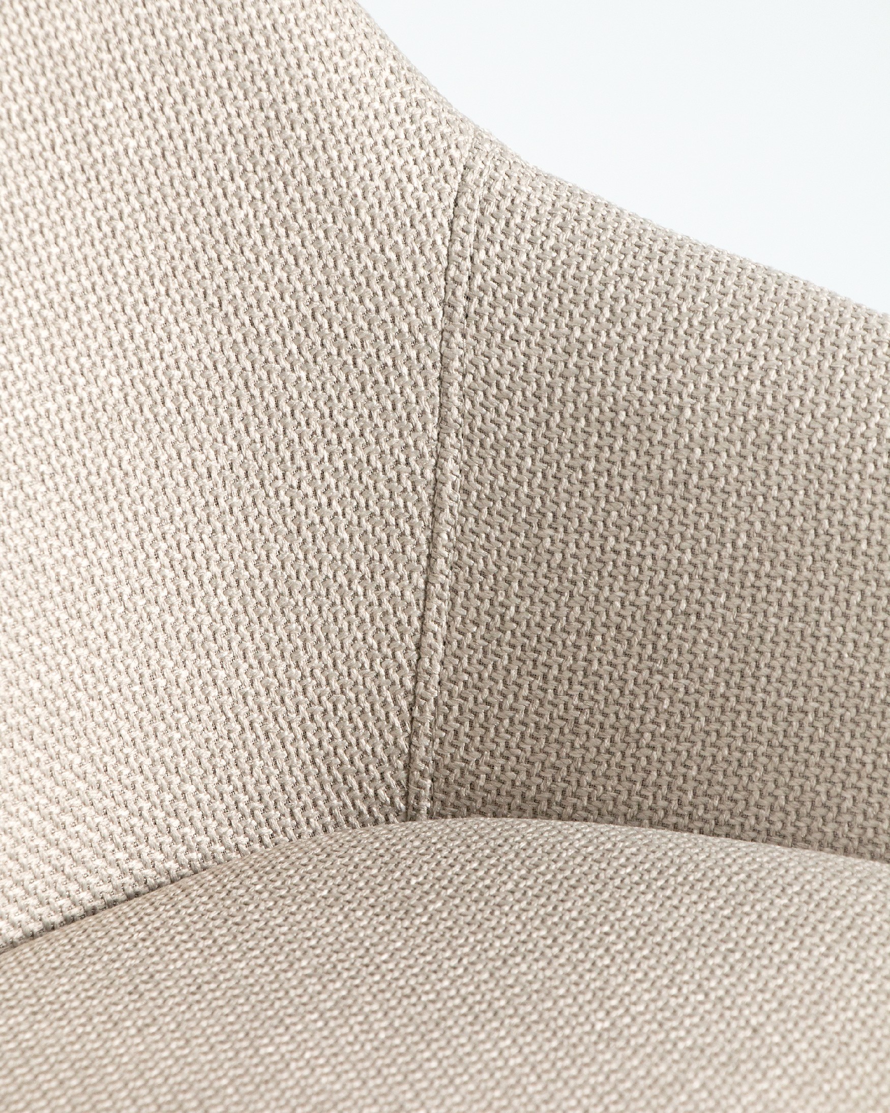 Silla Ottawa con tapizado perla y patas madera