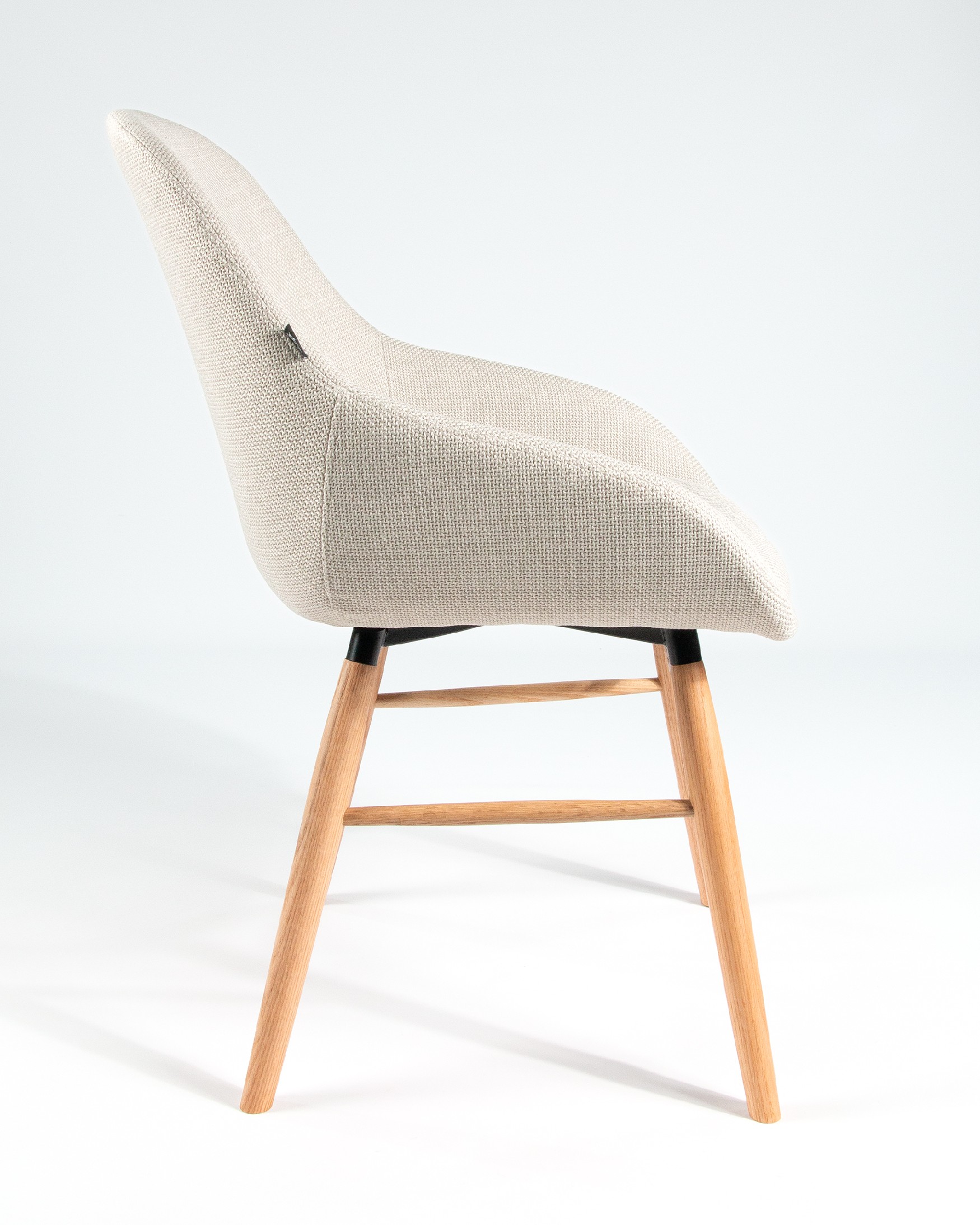 Silla Ottawa con tapizado perla y patas madera