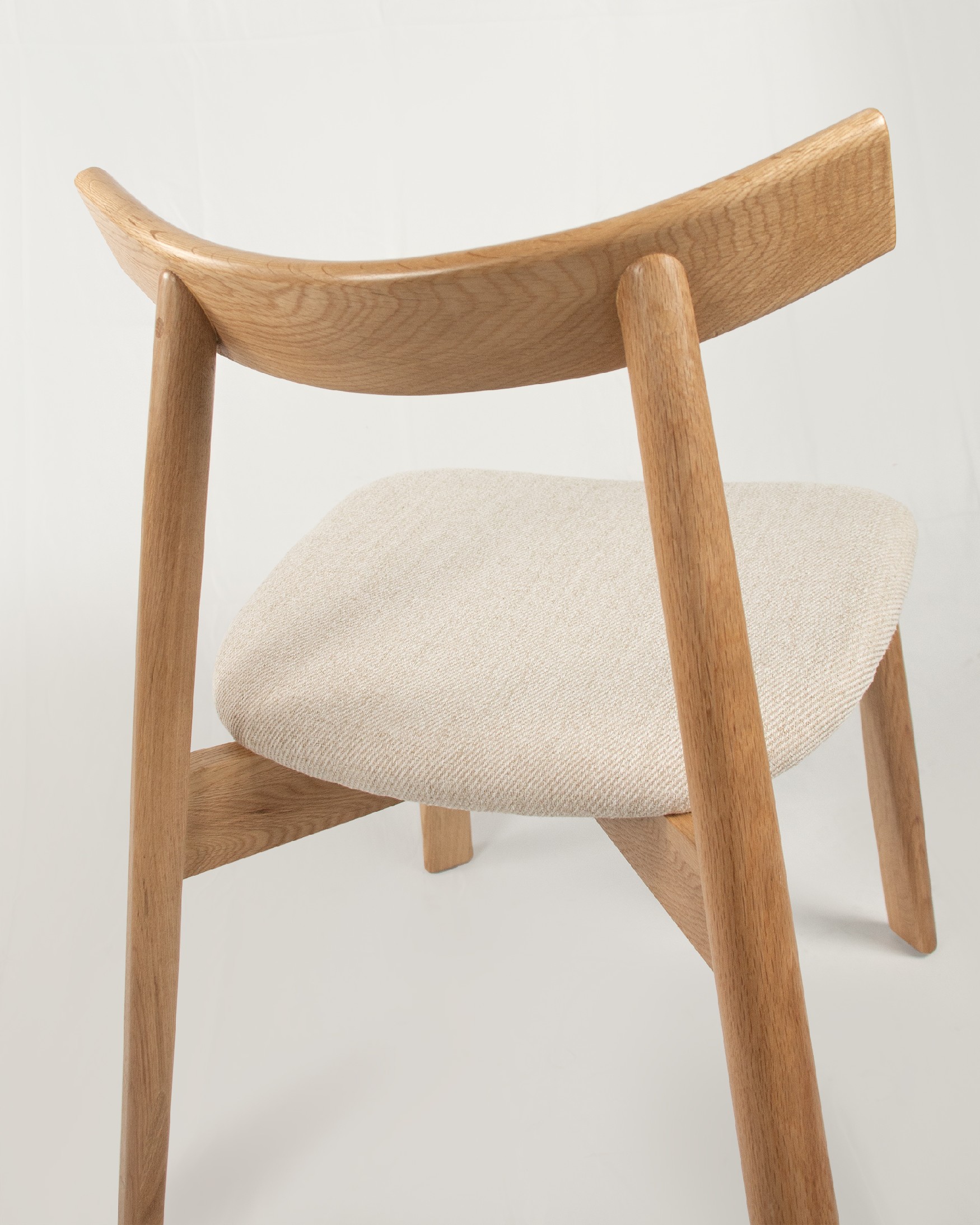Ovis chair with mother-of-pearl upholstery and natural oak structure