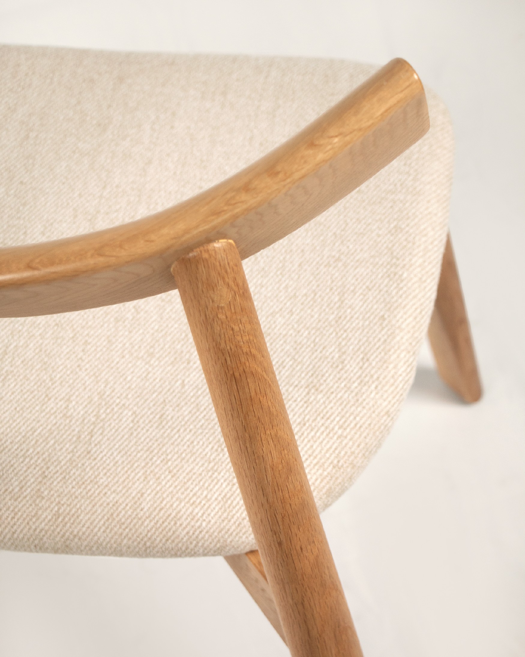 Ovis chair with mother-of-pearl upholstery and natural oak structure