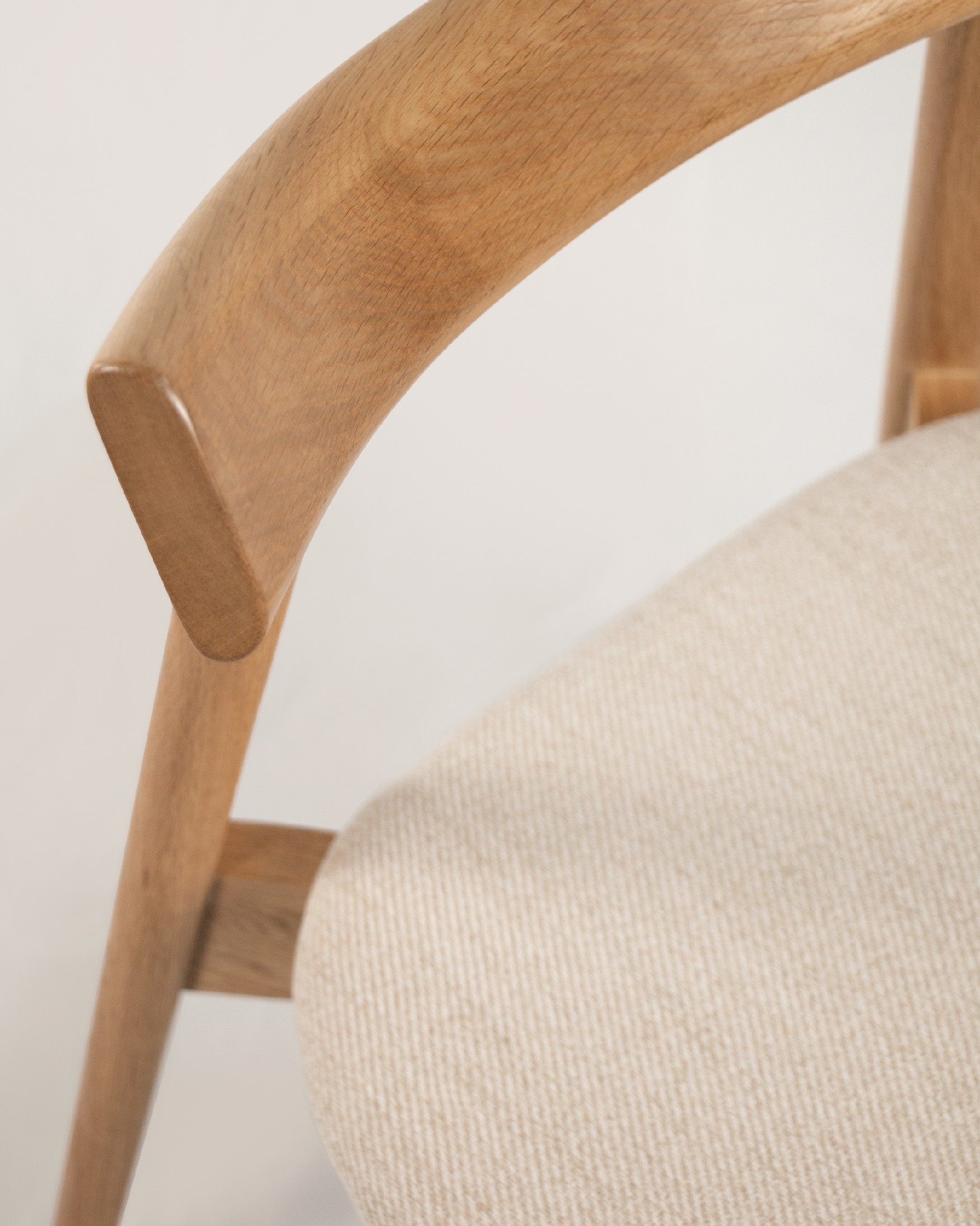 Ovis chair with mother-of-pearl upholstery and natural oak structure