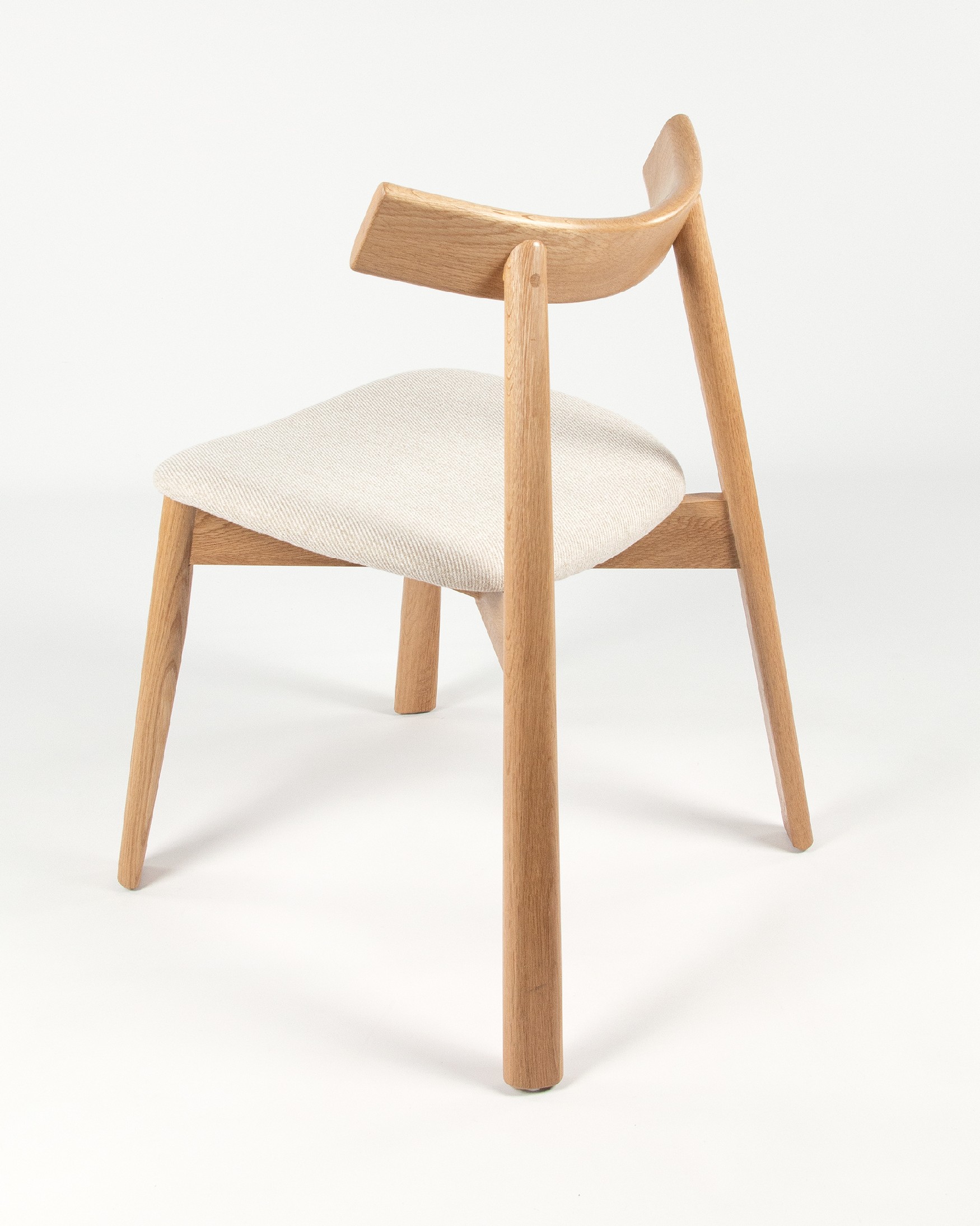 Ovis chair with mother-of-pearl upholstery and natural oak structure