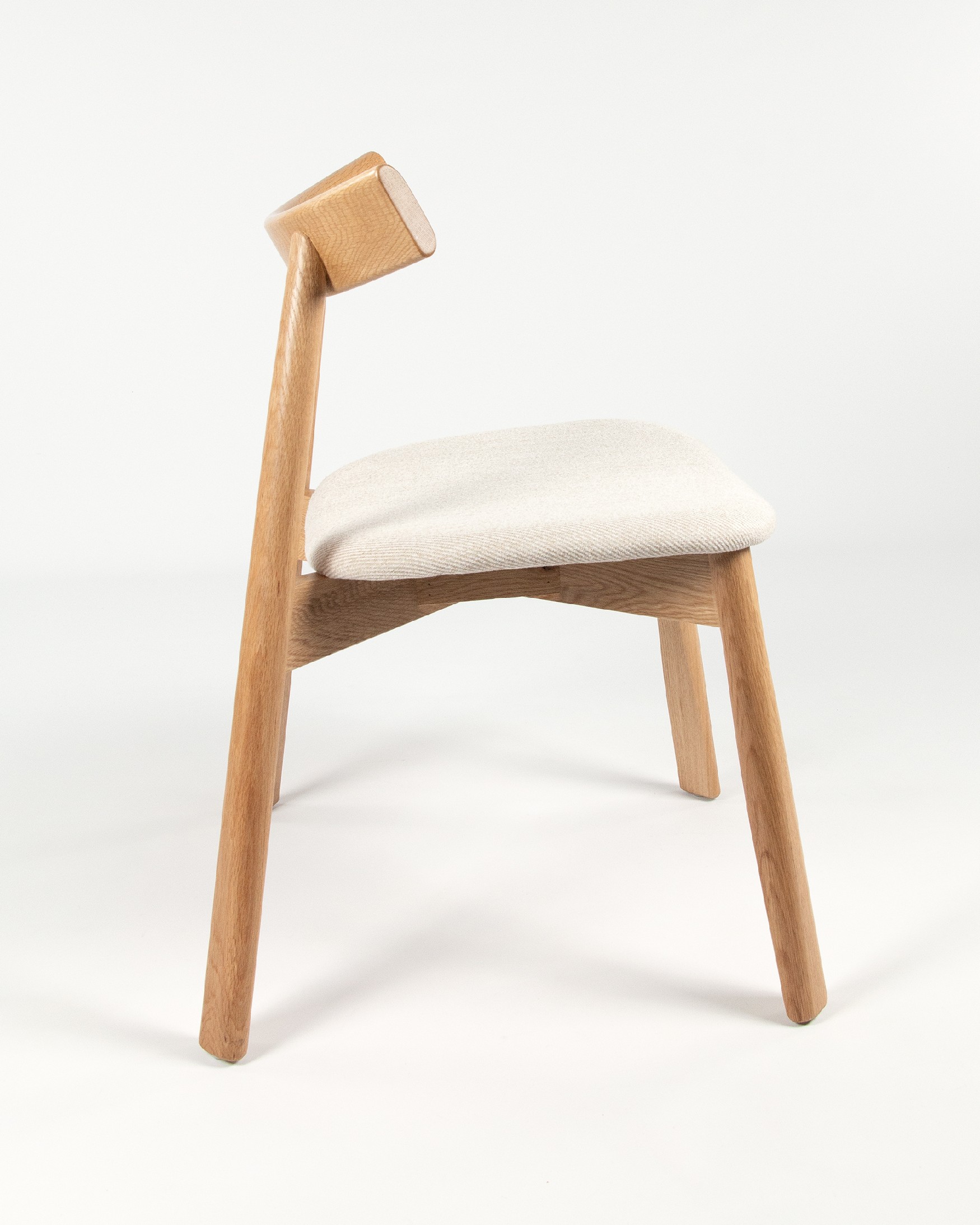 Ovis chair with mother-of-pearl upholstery and natural oak structure