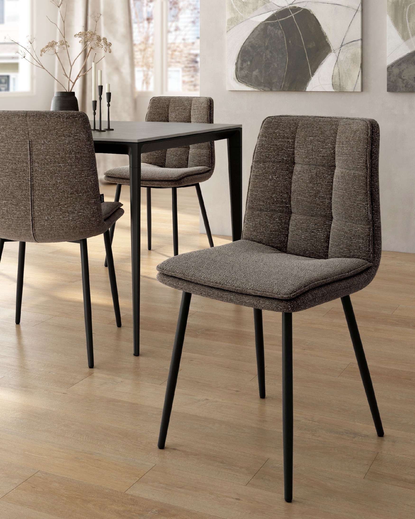 Chaise Parma avec revêtement anthracite et pieds métalliques noirs